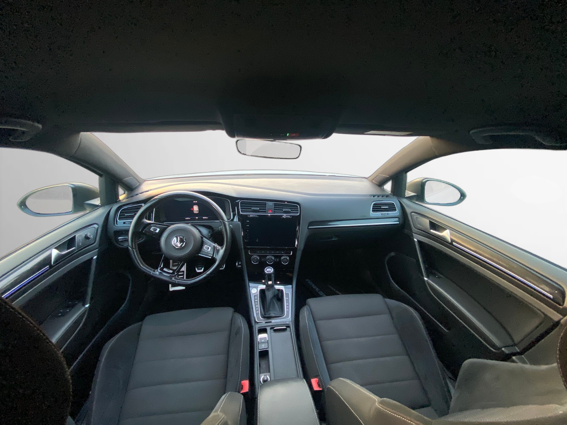 VW Golf 2.0 TSI R 4Motion-image-18