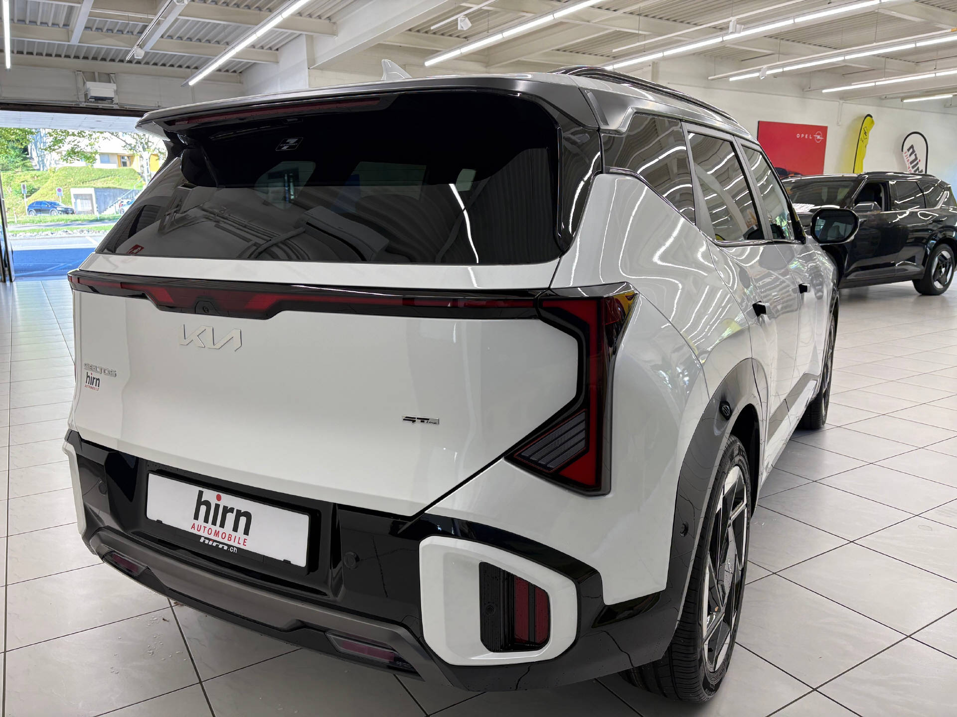 KIA Seltos 1.6 T-GDi GT-Line-image-4