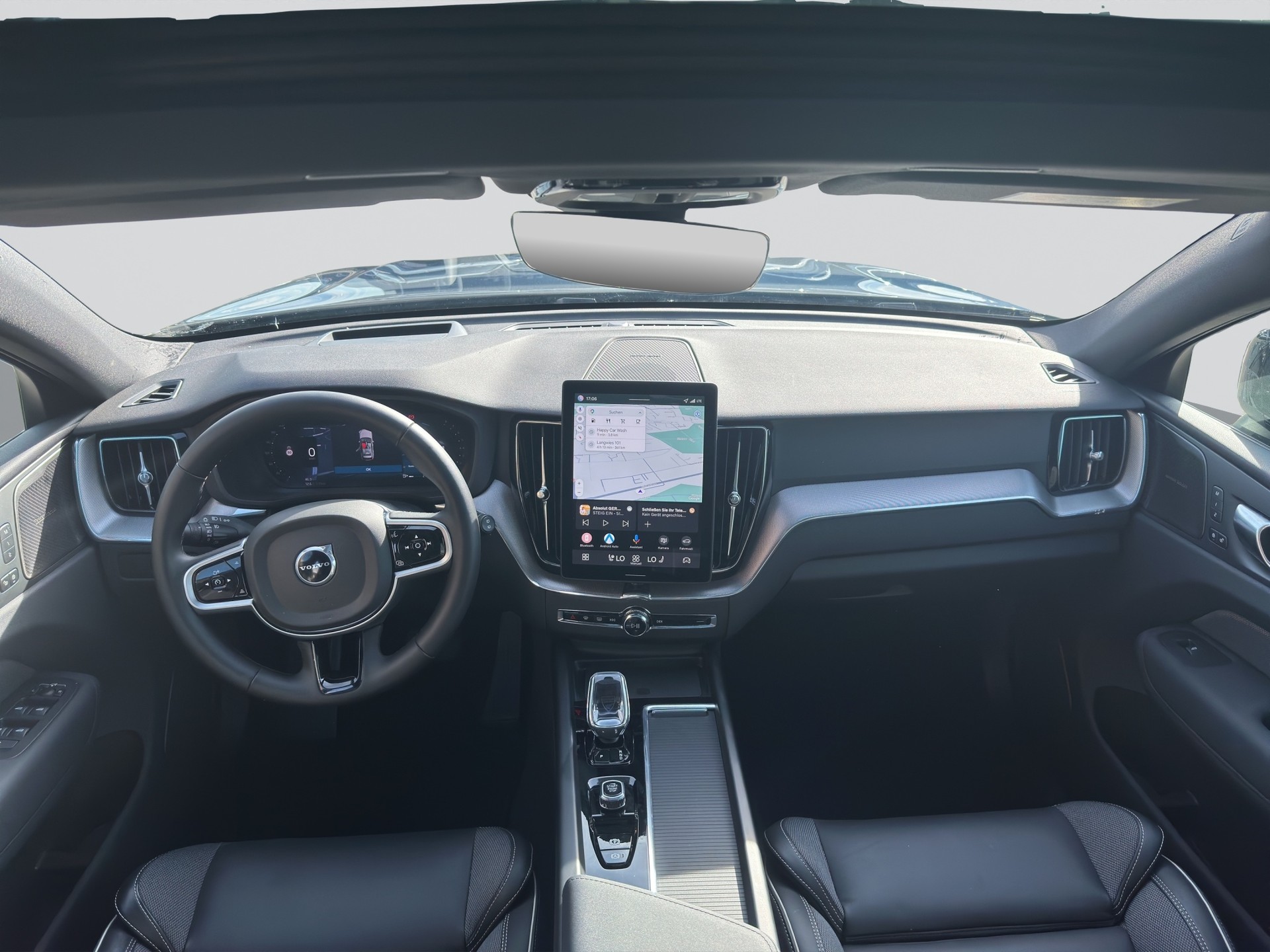 VOLVO XC60 B5 Benzin Mild Hybrid AWD Plus Black Edition-image-15