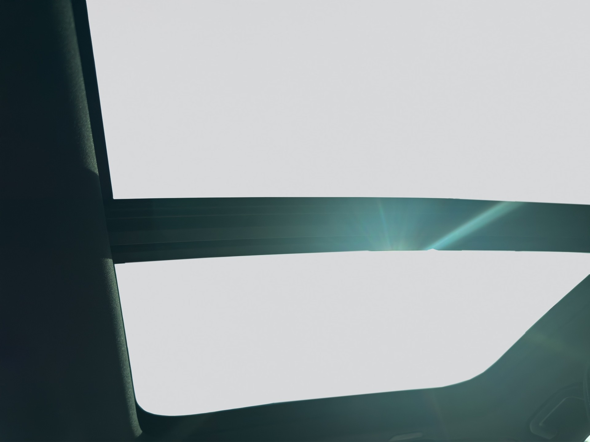 VOLVO XC60 B5 Benzin Mild Hybrid AWD Plus Black Edition-image-16