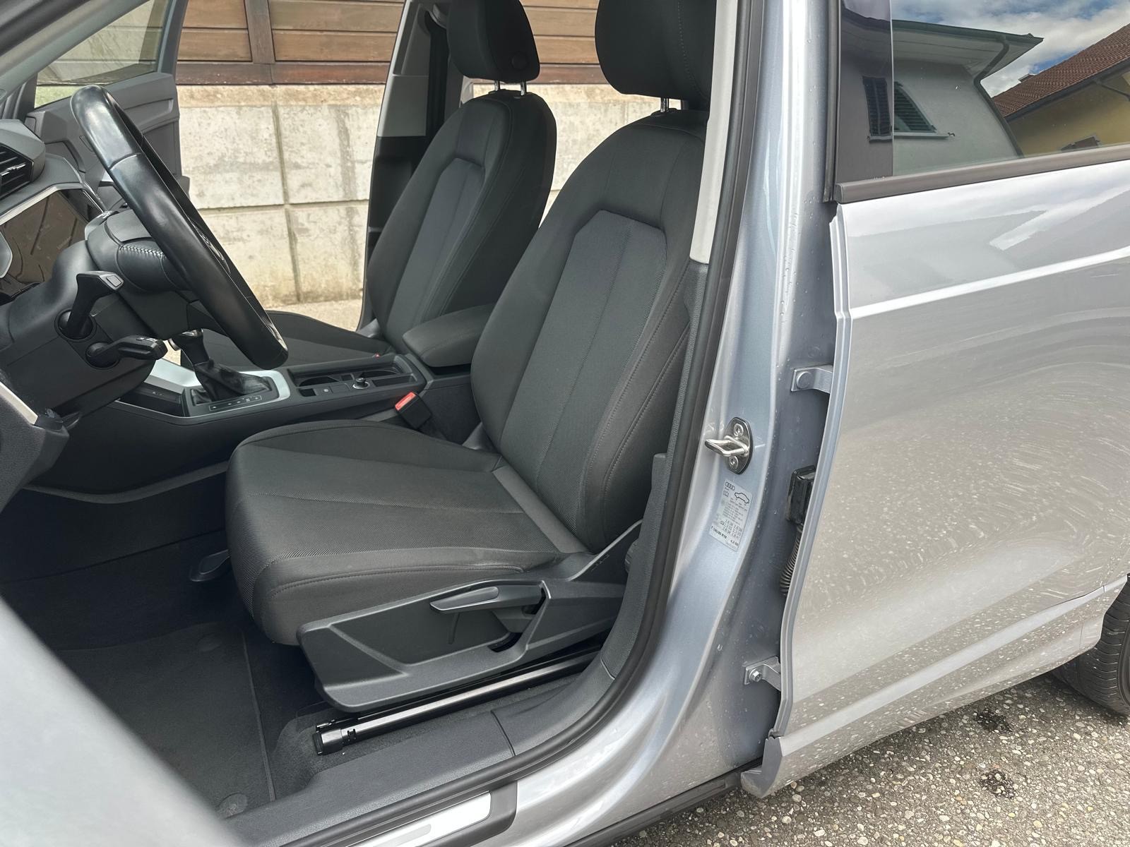 AUDI Q3 40 TFSI advanced quattro S-tronic-image-9