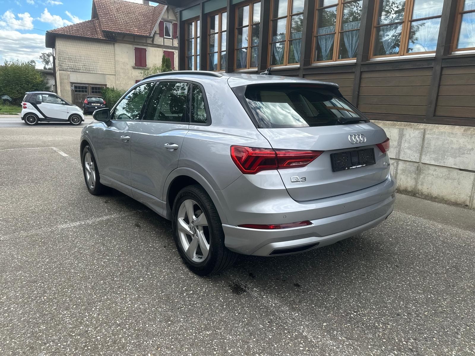 AUDI Q3 40 TFSI advanced quattro S-tronic-image-3