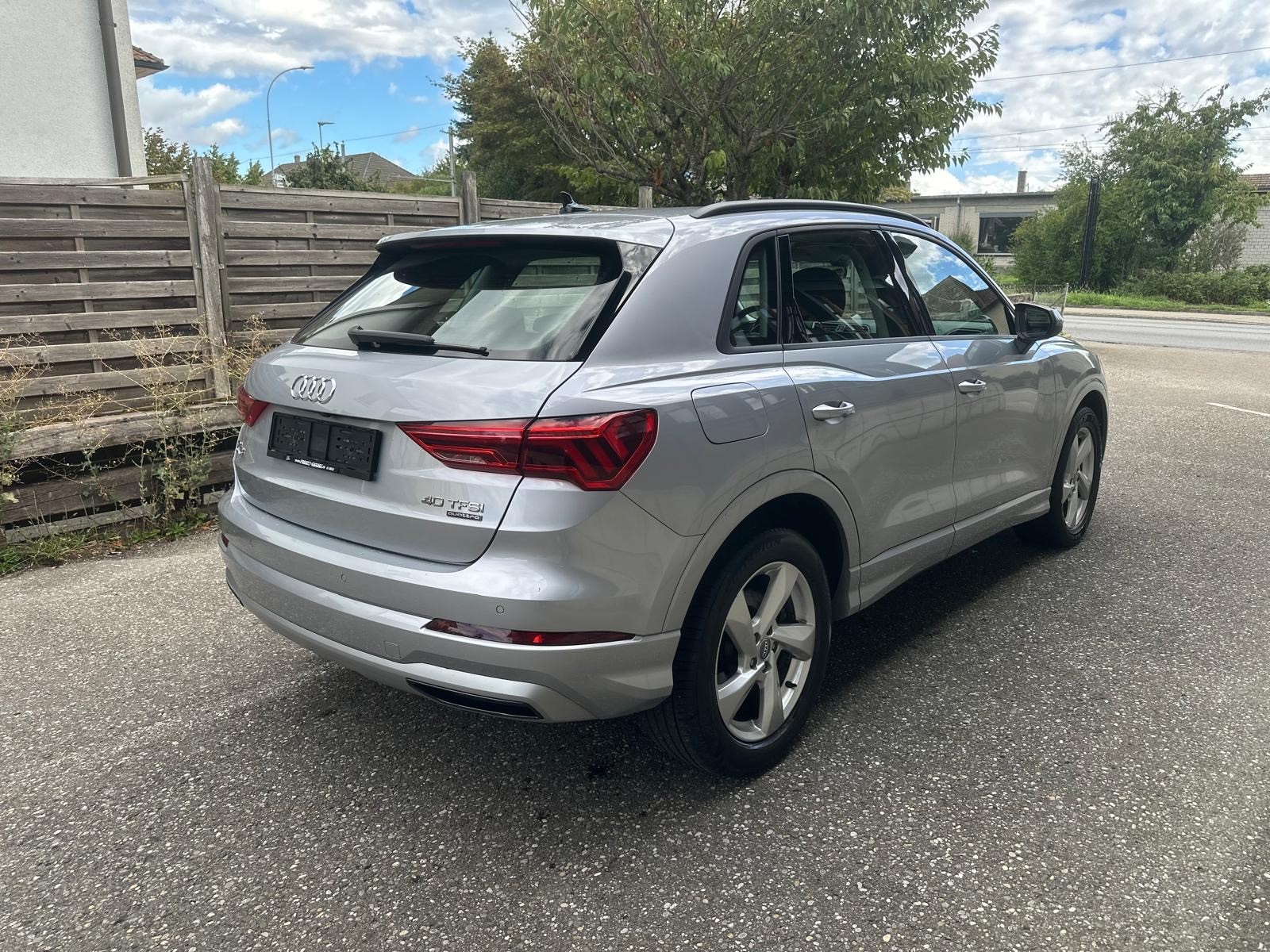AUDI Q3 40 TFSI advanced quattro S-tronic-image-2