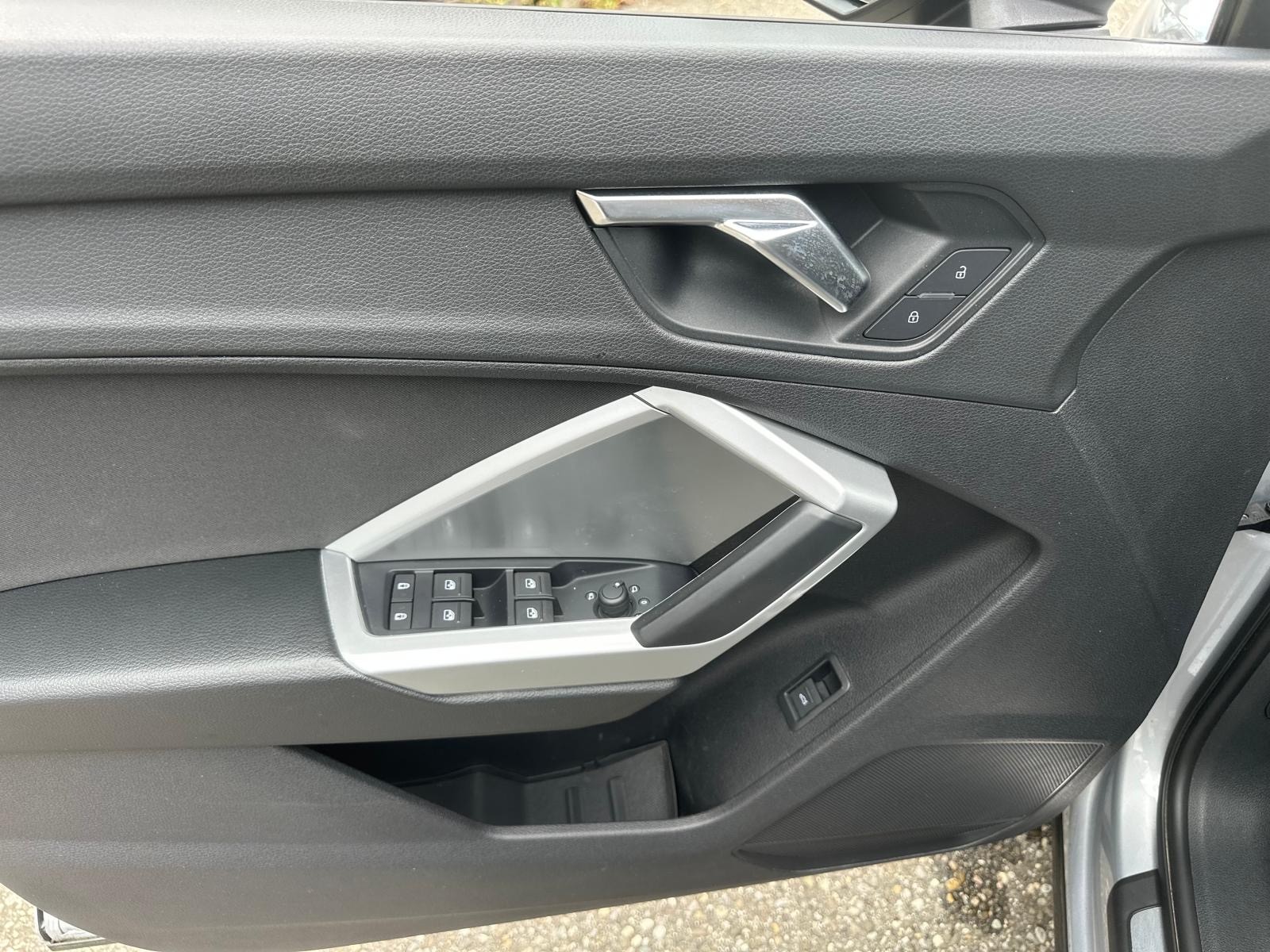 AUDI Q3 40 TFSI advanced quattro S-tronic-image-13