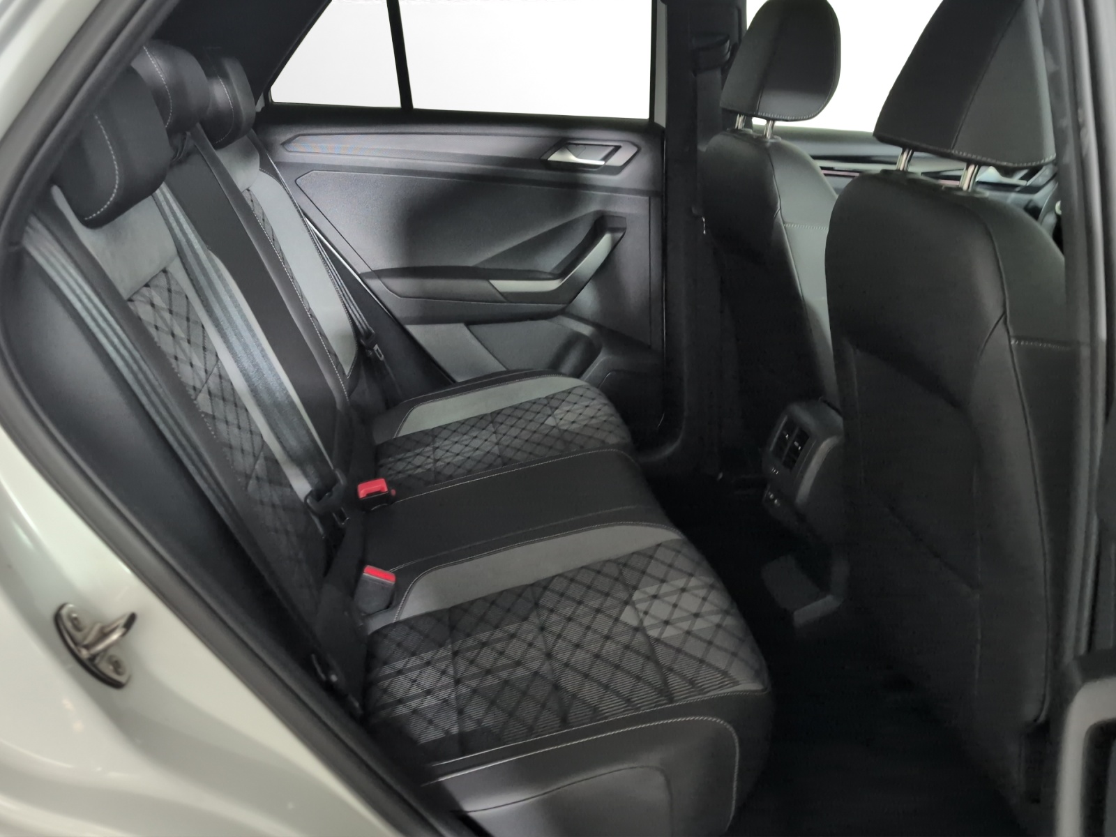 VW T-Roc 2.0 TSI R-Line DSG 4Motion-image-8