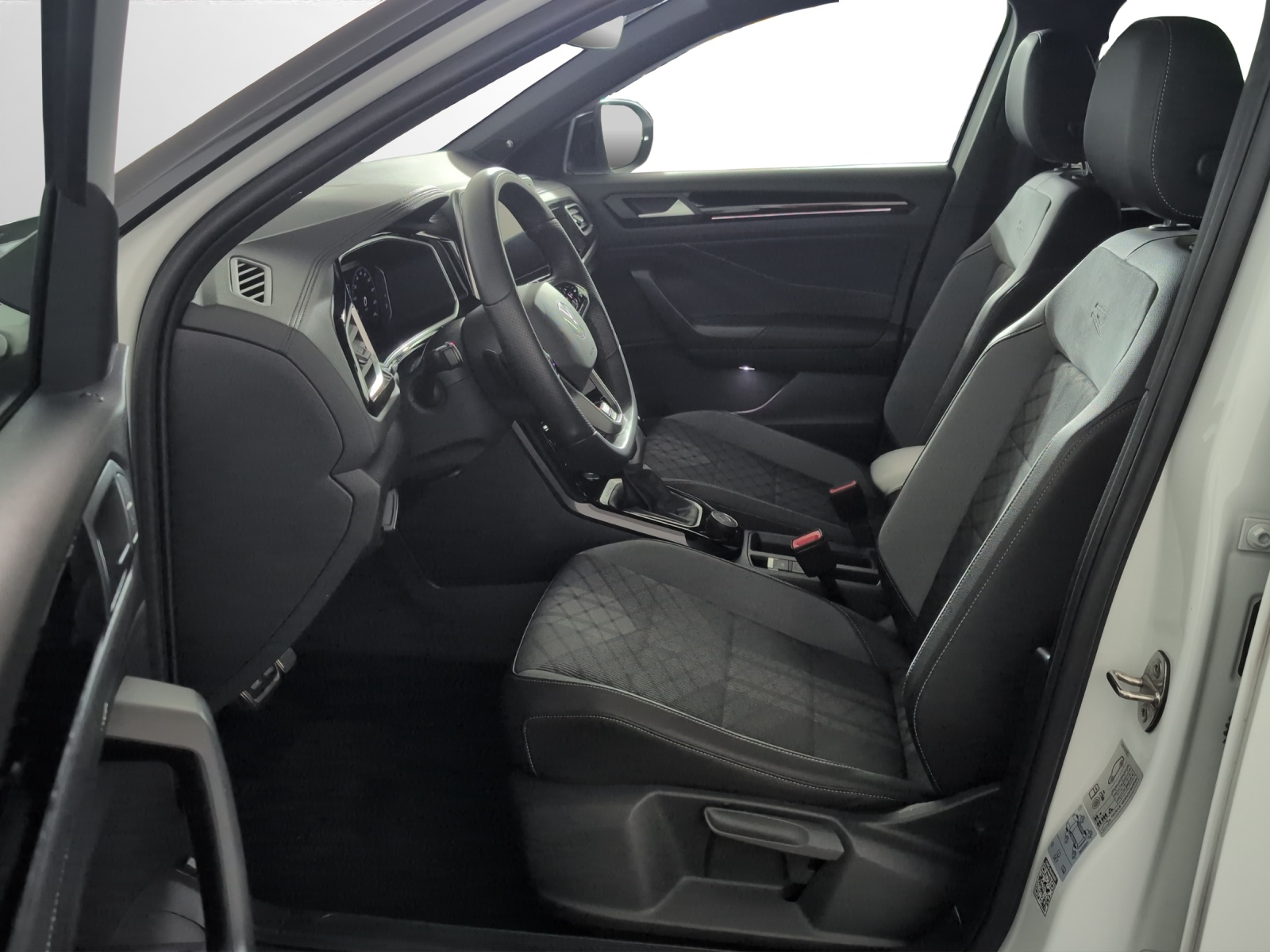 VW T-Roc 2.0 TSI R-Line DSG 4Motion-image-5