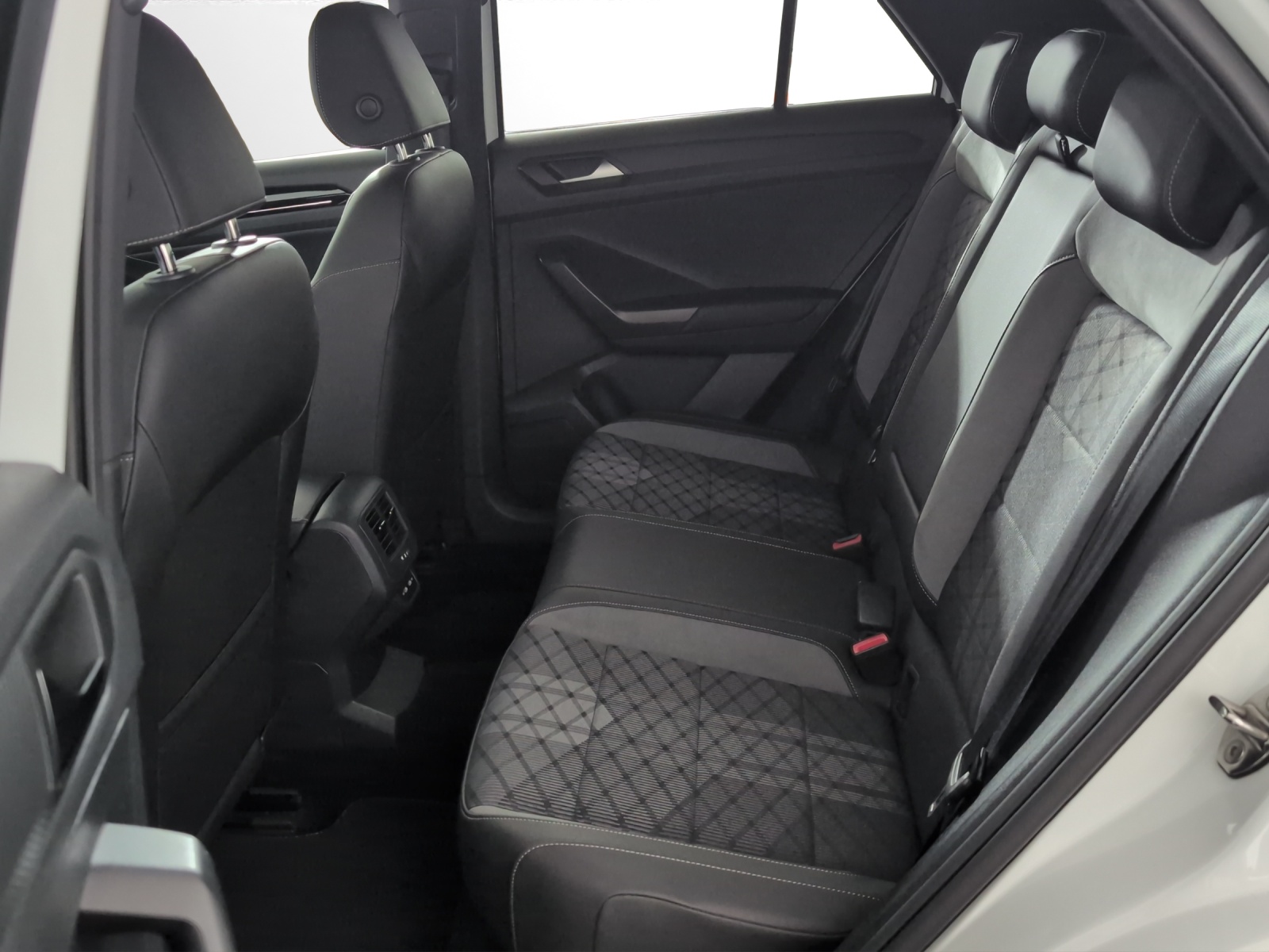 VW T-Roc 2.0 TSI R-Line DSG 4Motion-image-7
