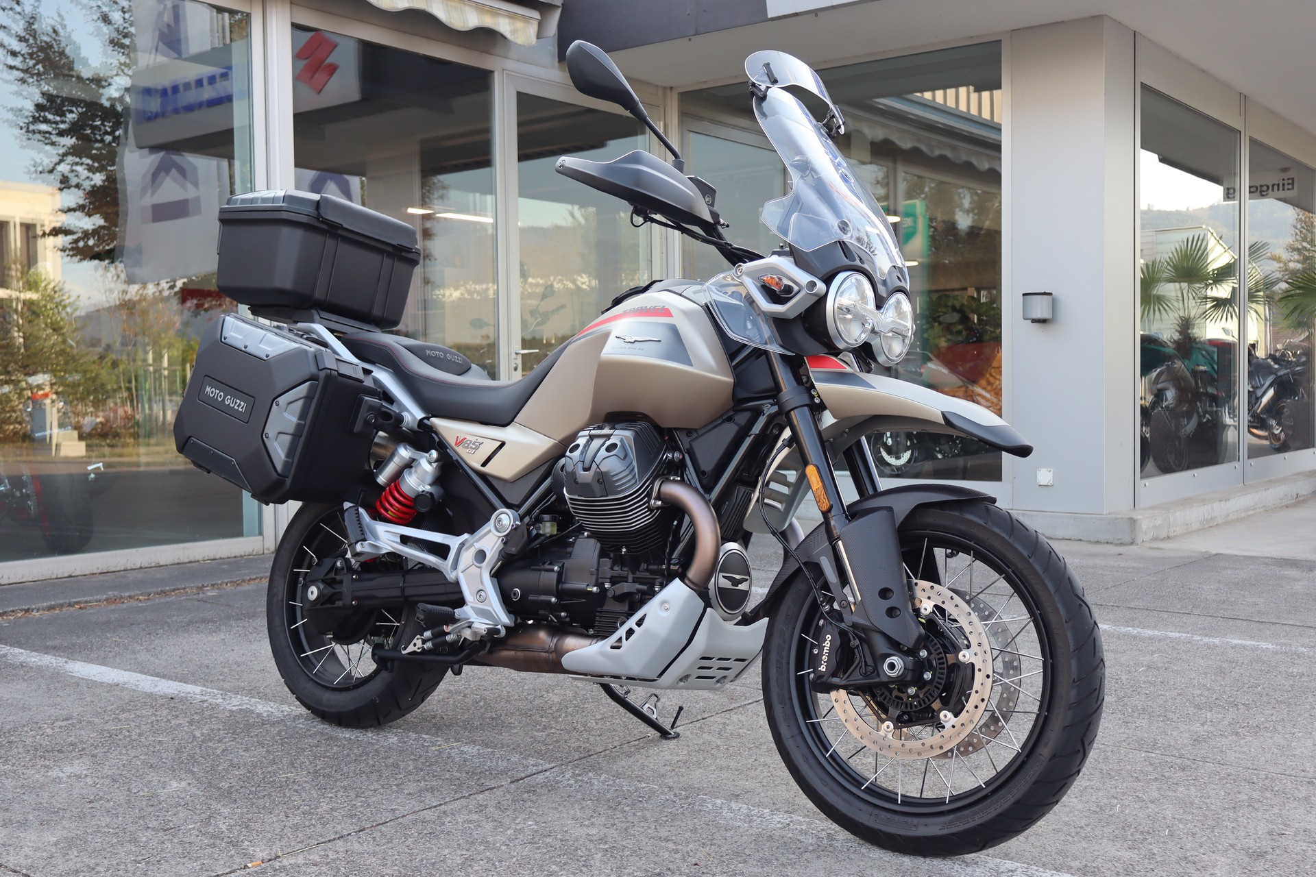 MOTO GUZZI V85 TT Travel E5+-showroom-element-1