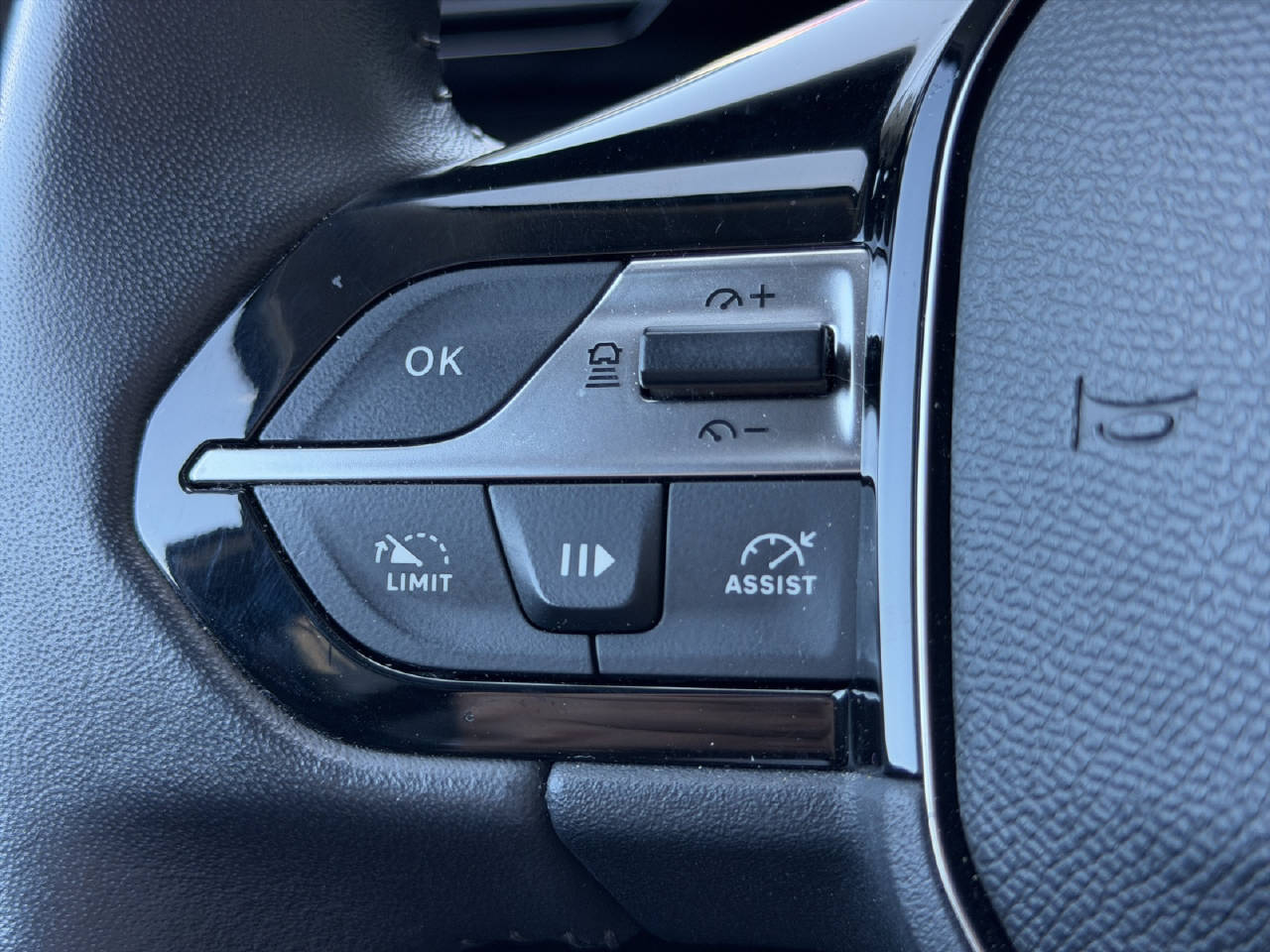 PEUGEOT 308 SW 1.5 BlueHDi Allure Pack-image-11