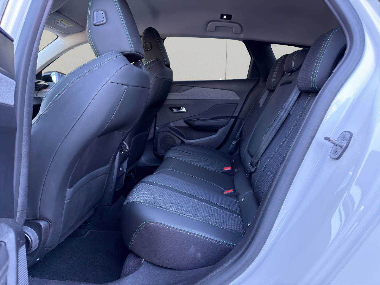 PEUGEOT 308 SW 1.5 BlueHDi Allure Pack-image-9