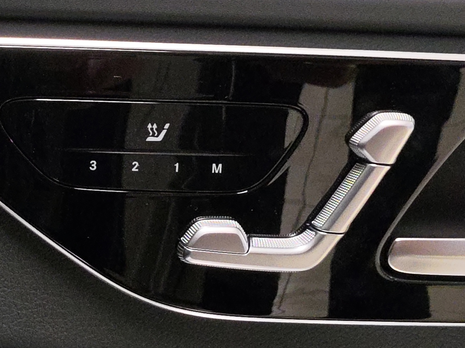 MERCEDES-BENZ C 200 4Matic AMG Line Premium Break-image-29