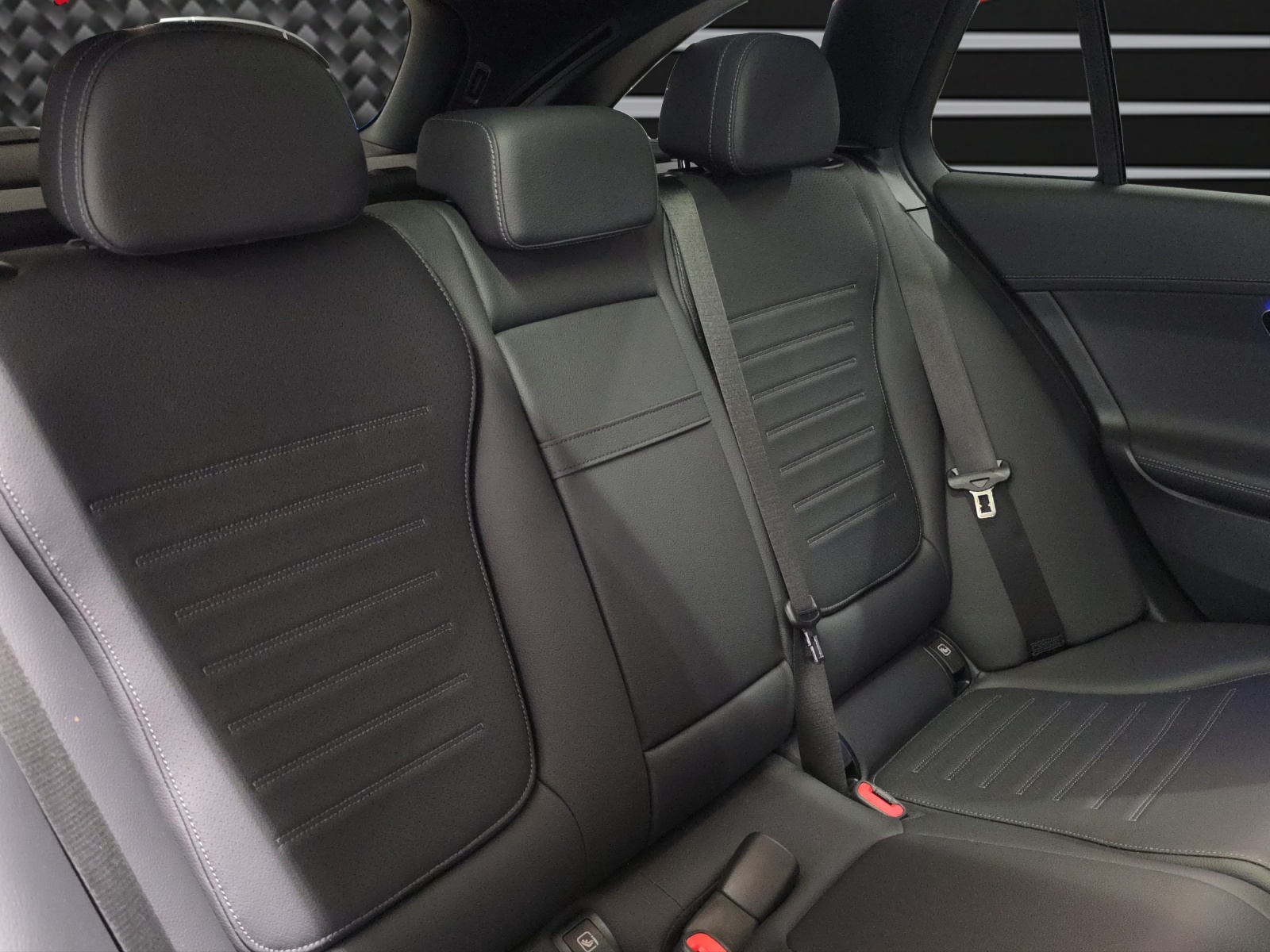 MERCEDES-BENZ C 200 4Matic AMG Line Premium Break-image-11