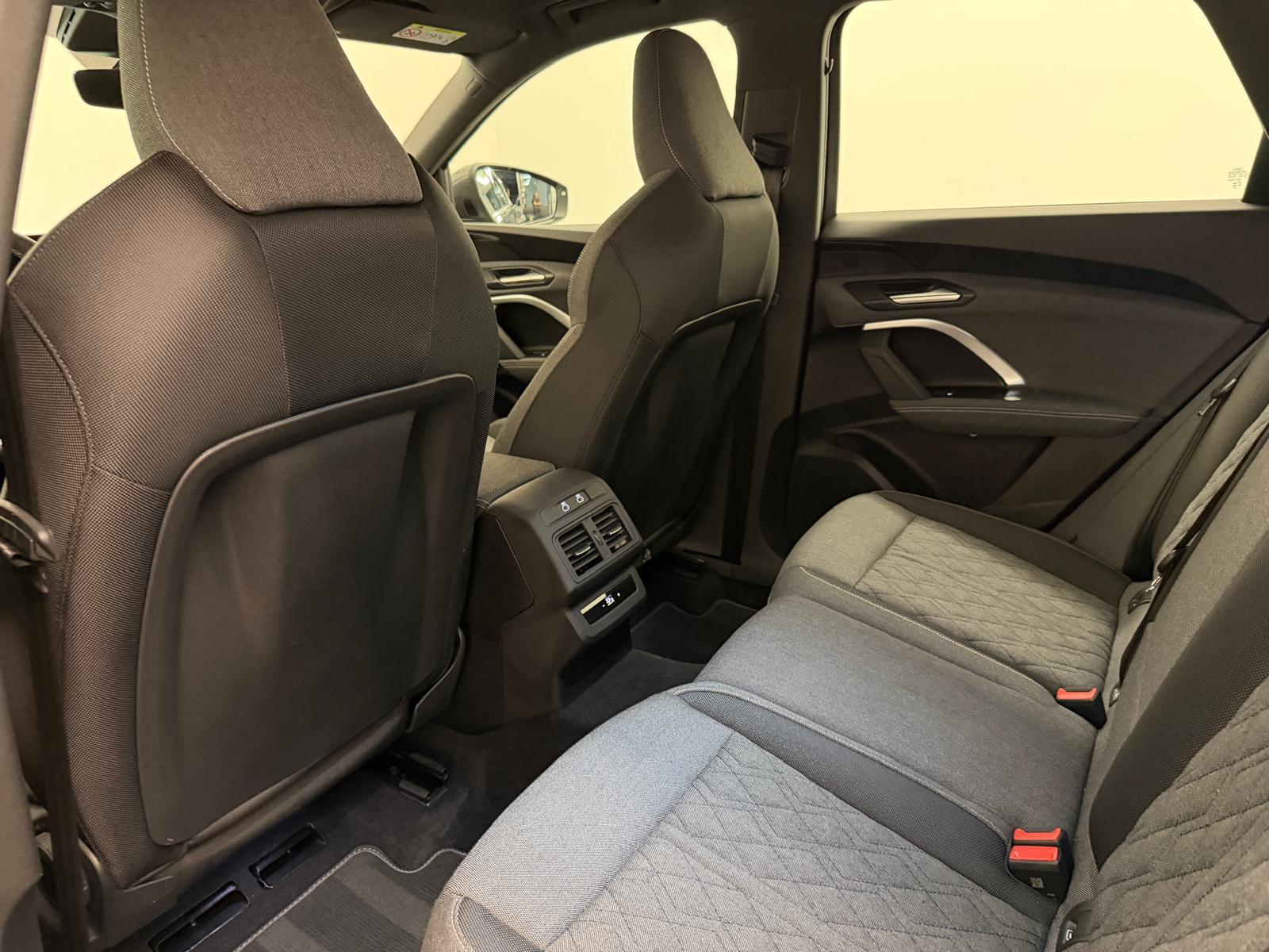 AUDI Q5 SUV 2.0 TDI quattro S-Tronic-image-12
