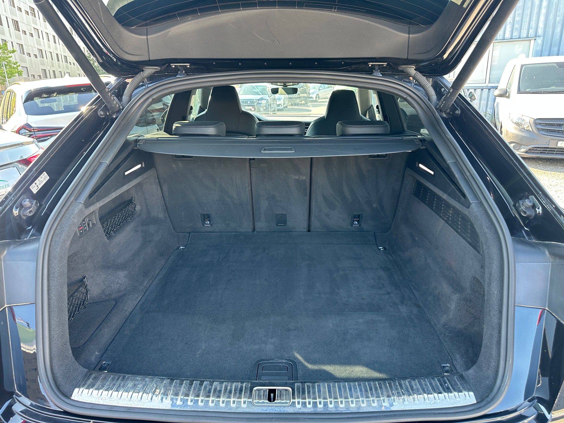 AUDI Q8 50 TDI Black Edition quattro tiptronic-image-9