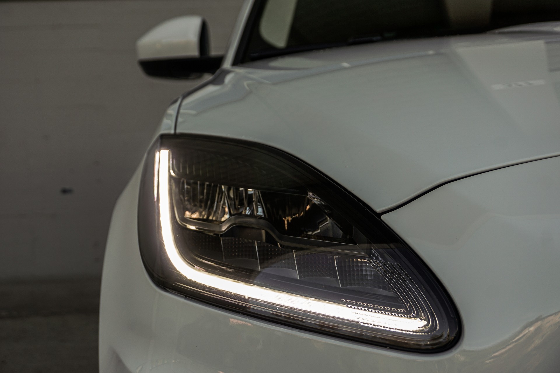 JAGUAR E-Pace 2.0 P200 AWD SE-image-4