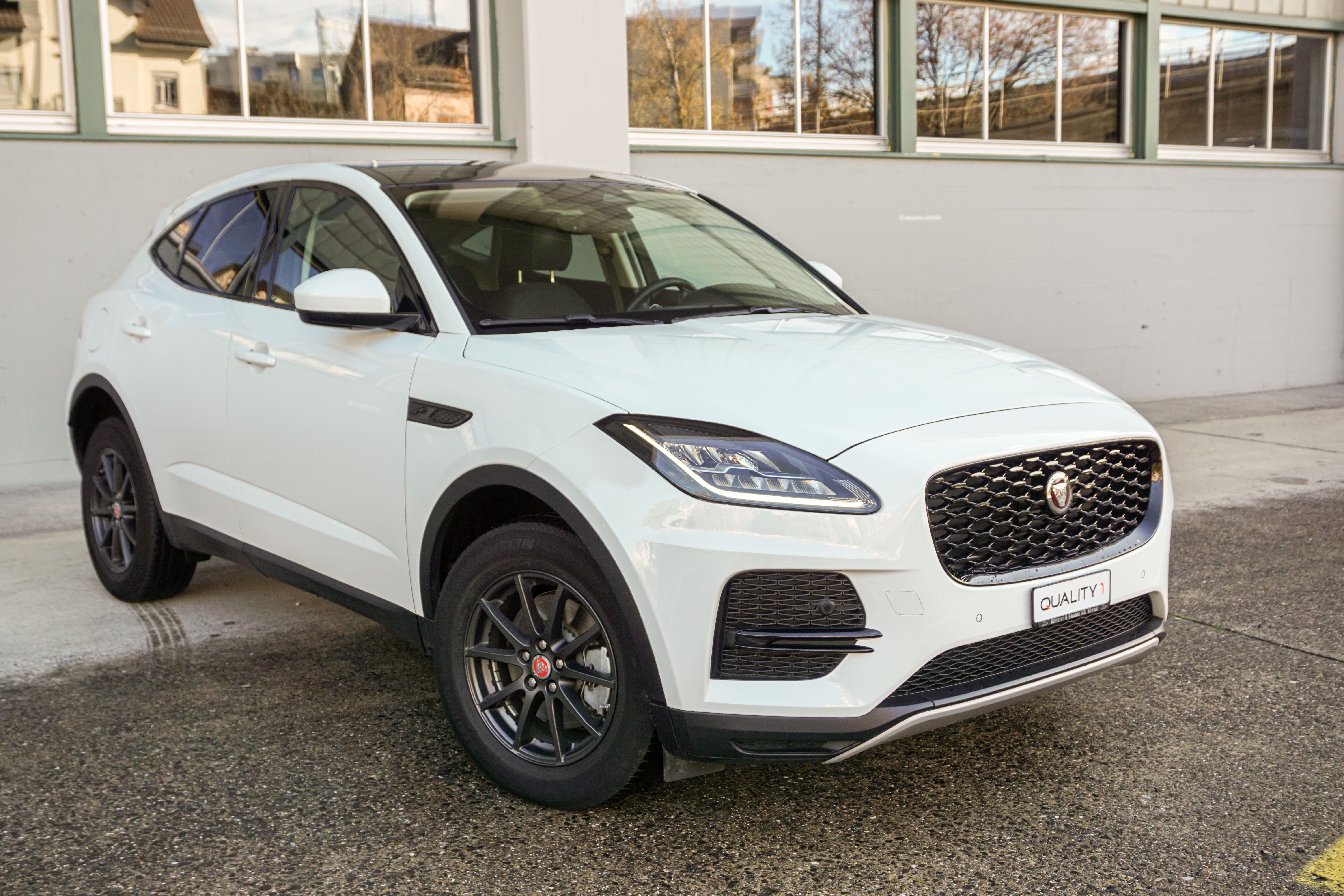 JAGUAR E-Pace 2.0 P200 AWD SE — slika 1