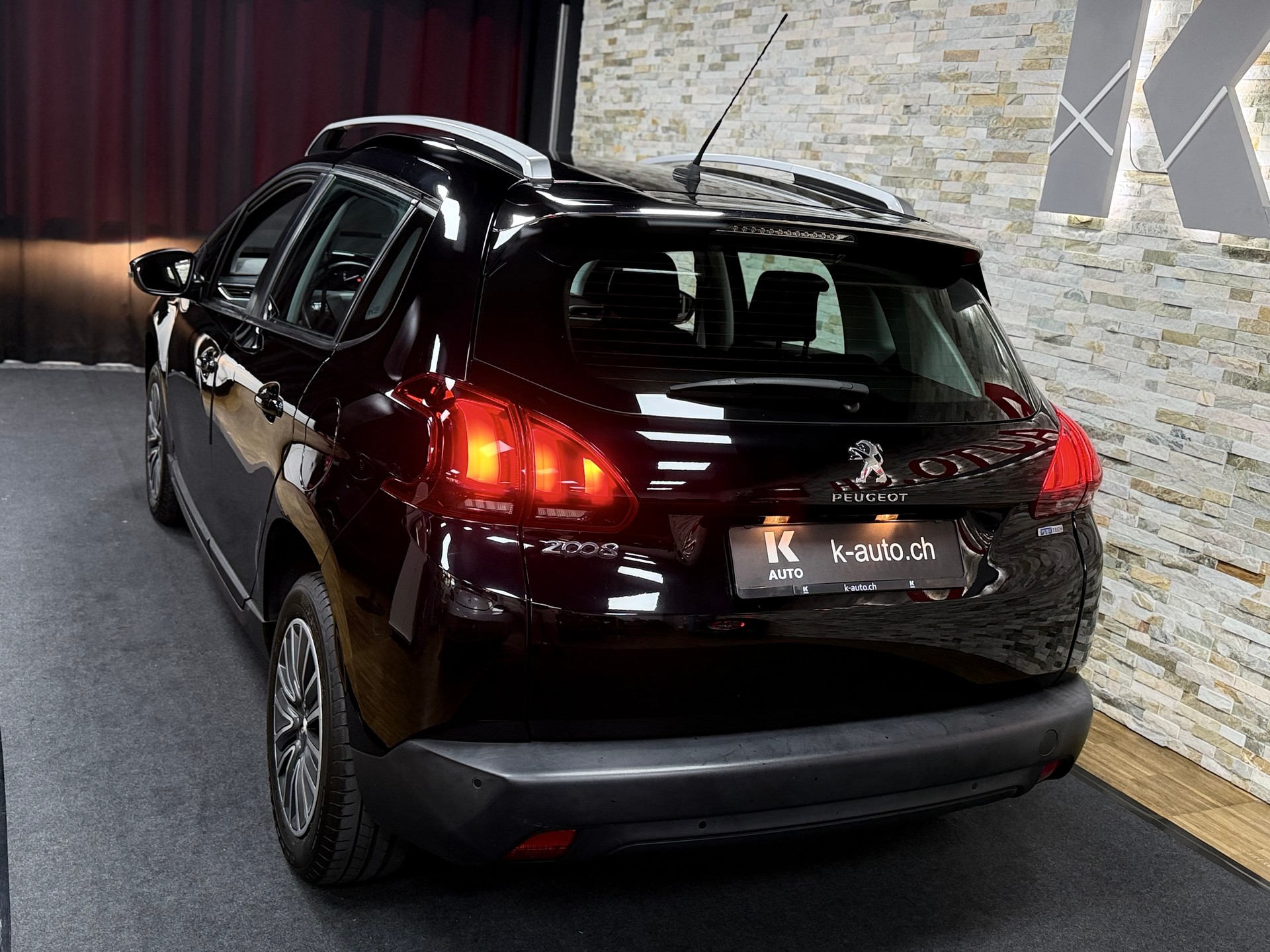 PEUGEOT 2008 1.2 PureTech Active-image-2