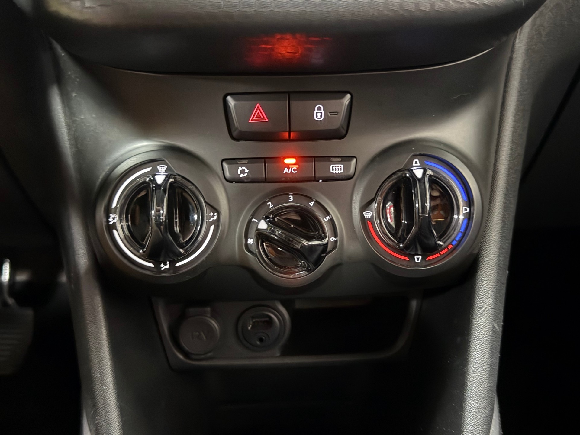 PEUGEOT 2008 1.2 PureTech Active-image-16