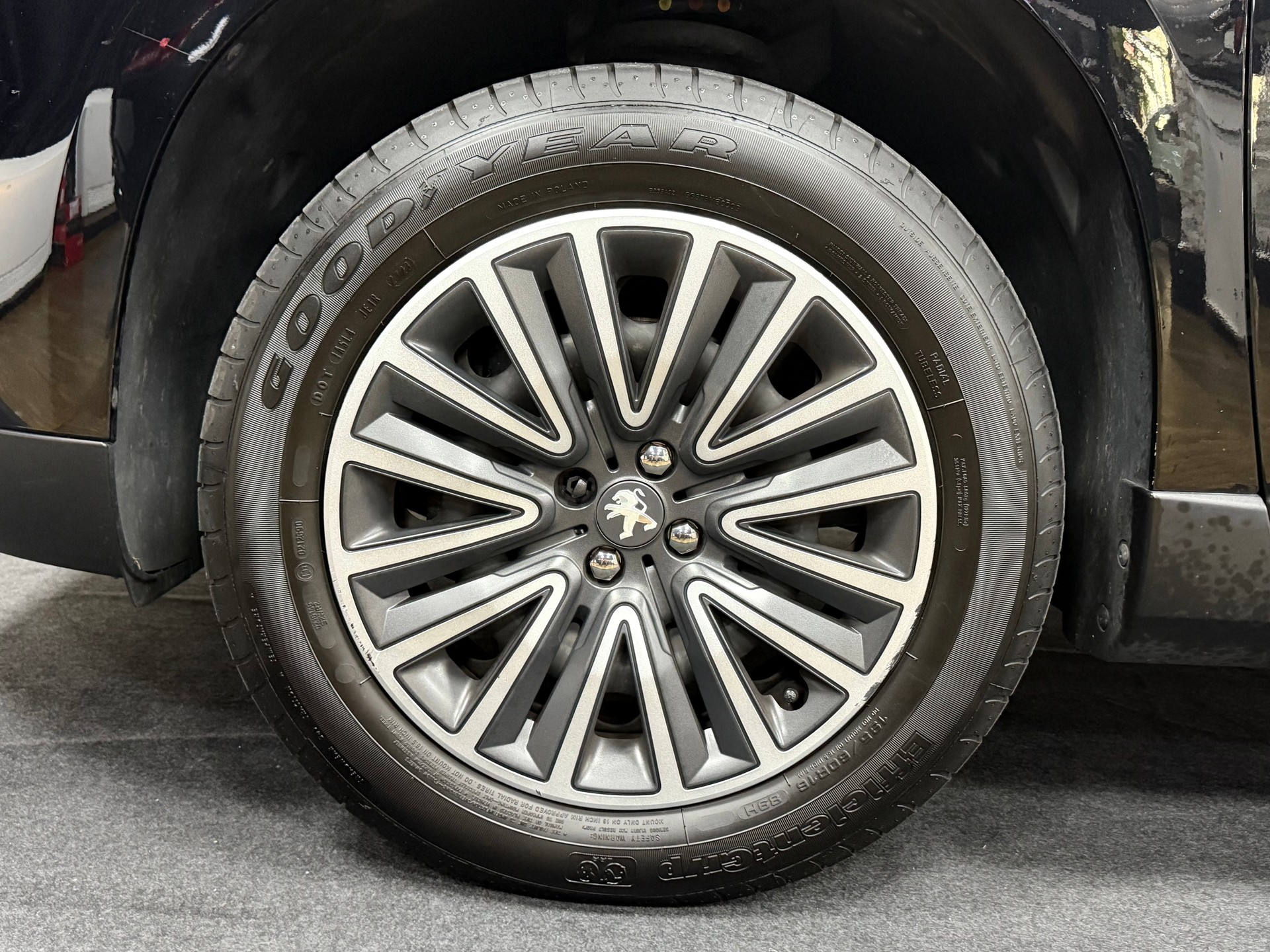 PEUGEOT 2008 1.2 PureTech Active-image-28