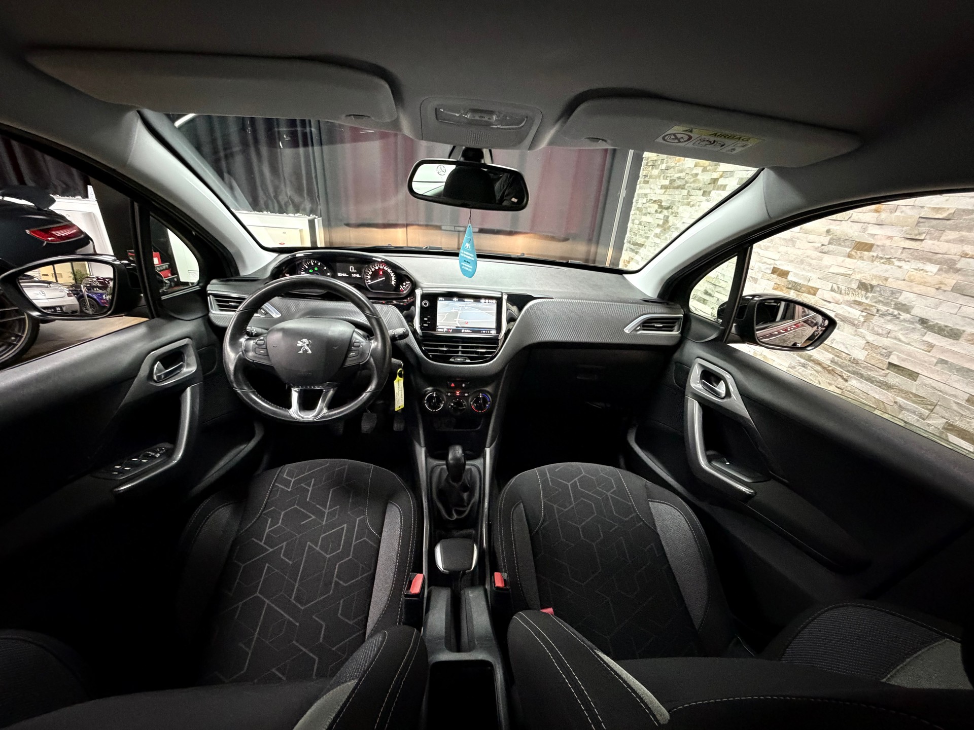 PEUGEOT 2008 1.2 PureTech Active-image-21