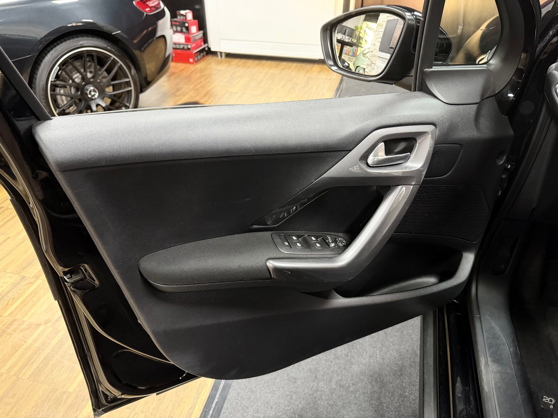 PEUGEOT 2008 1.2 PureTech Active-image-9