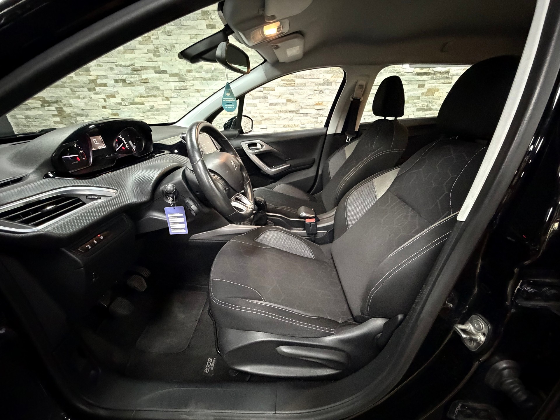 PEUGEOT 2008 1.2 PureTech Active-image-10