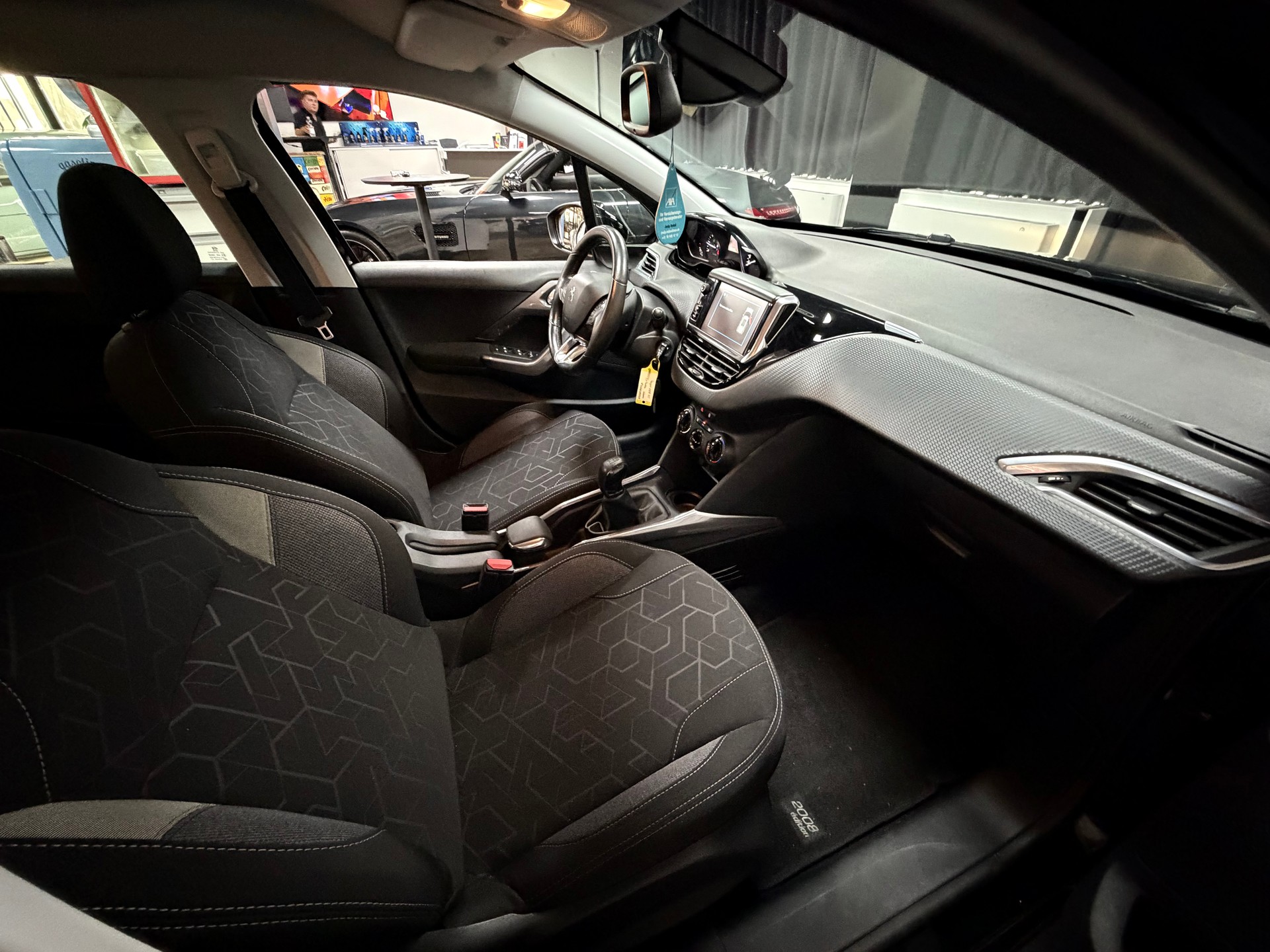 PEUGEOT 2008 1.2 PureTech Active-image-24