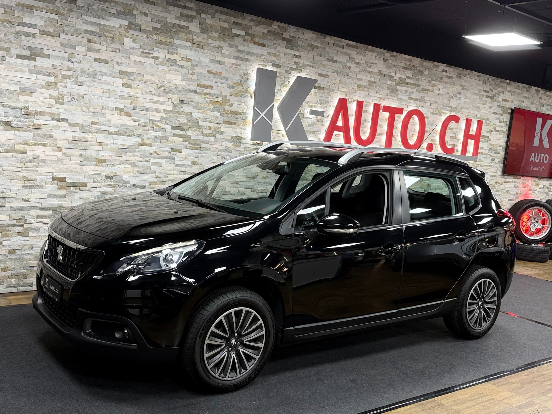 PEUGEOT 2008 1.2 PureTech Active-image-1