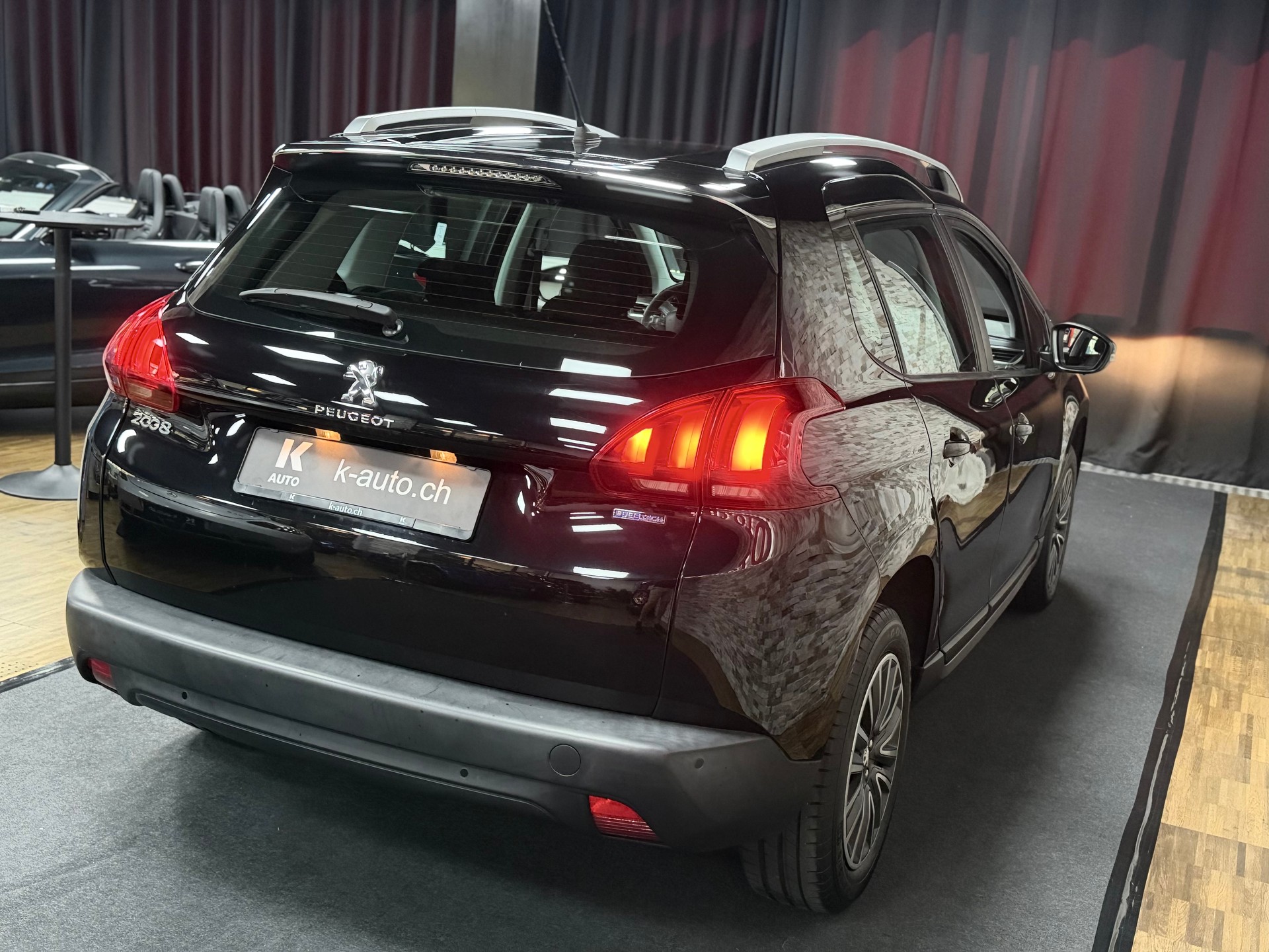 PEUGEOT 2008 1.2 PureTech Active-image-4
