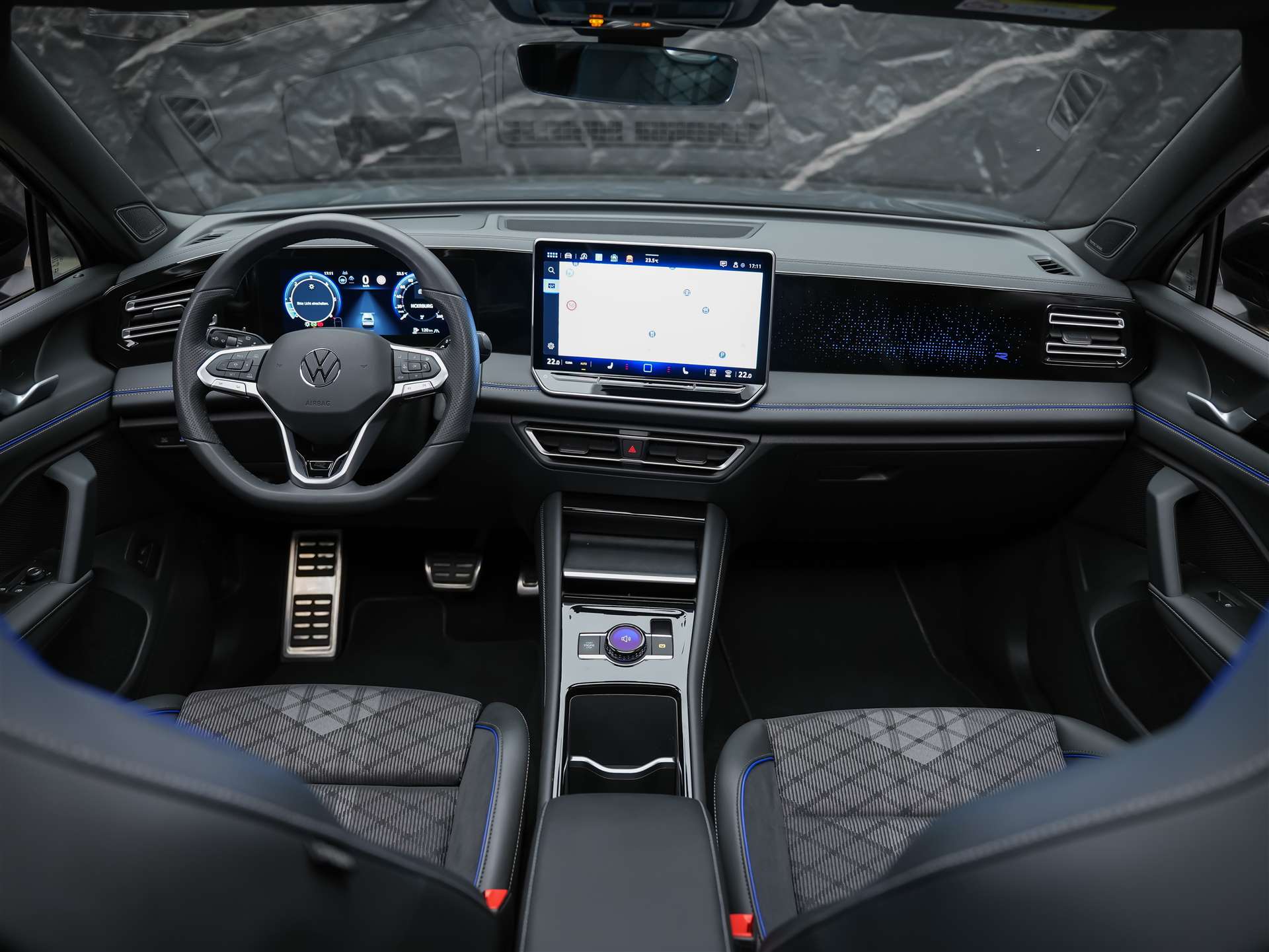 VW Tiguan 2.0 TDI SCR R-Line 4Motion DSG *Panorama*Massage*Lenkradheizung*360° Kamera*-image-21