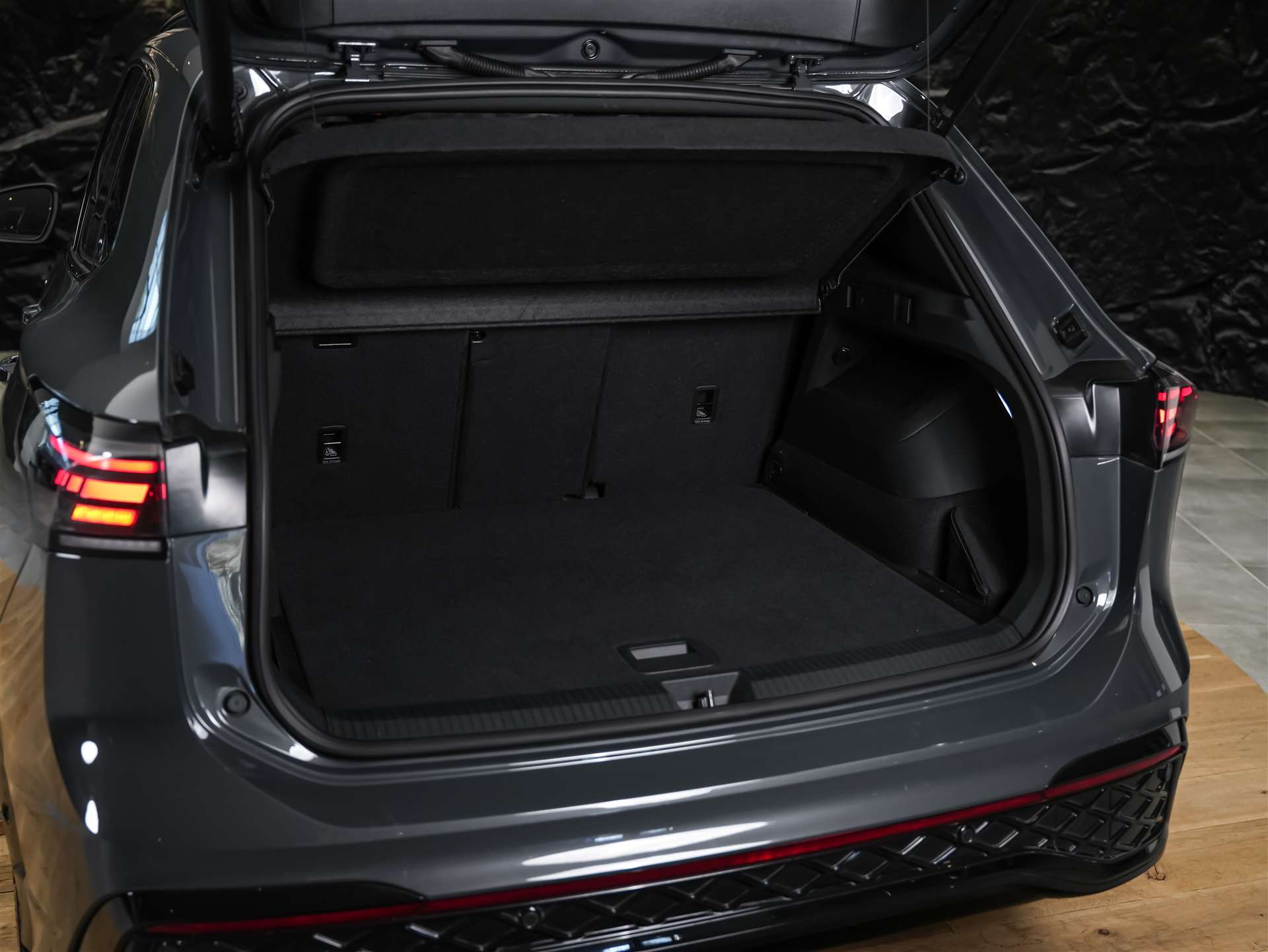 VW Tiguan 2.0 TDI SCR R-Line 4Motion DSG *Panorama*Massage*Lenkradheizung*360° Kamera*-image-42