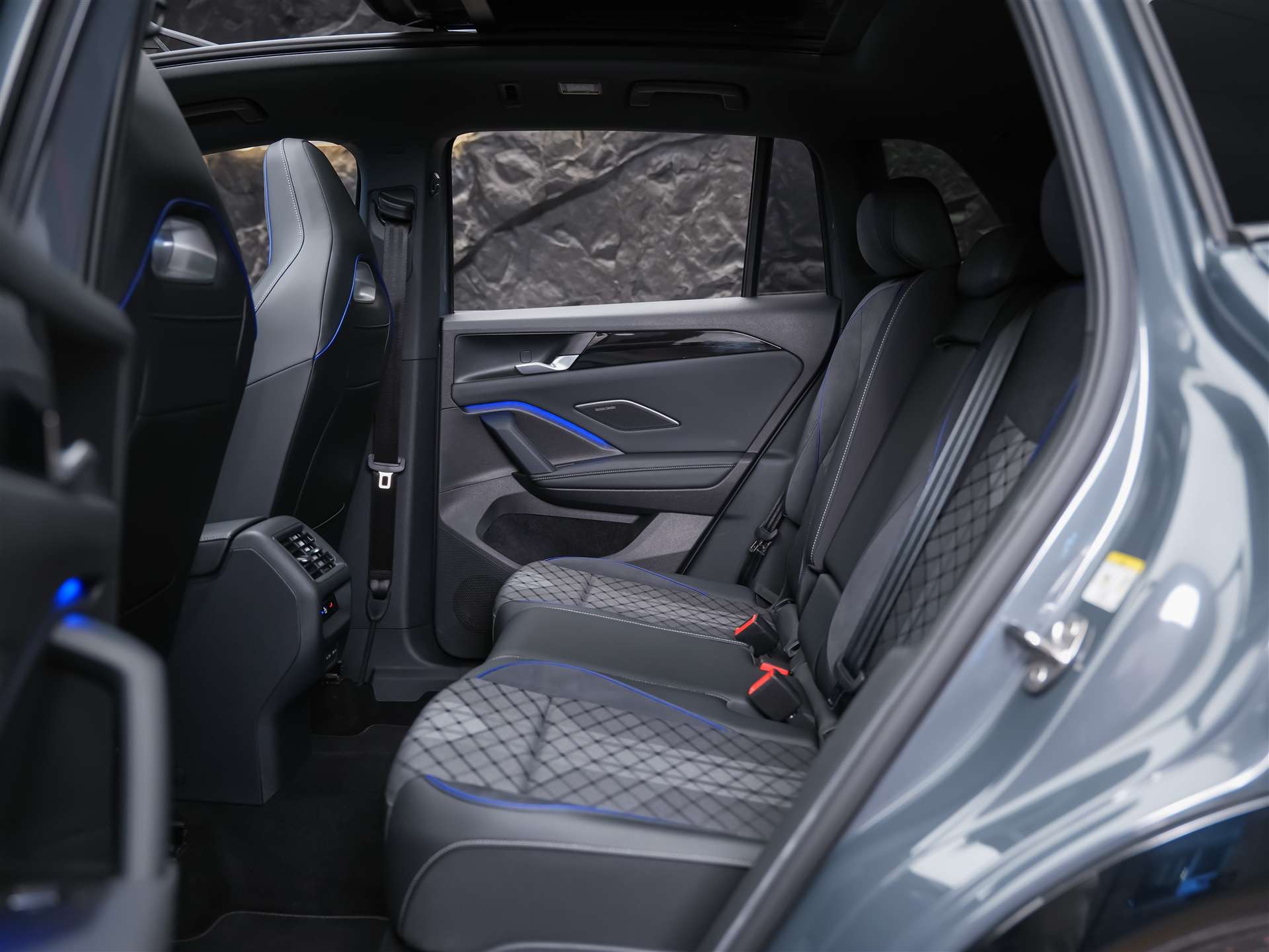 VW Tiguan 2.0 TDI SCR R-Line 4Motion DSG *Panorama*Massage*Lenkradheizung*360° Kamera*-image-14