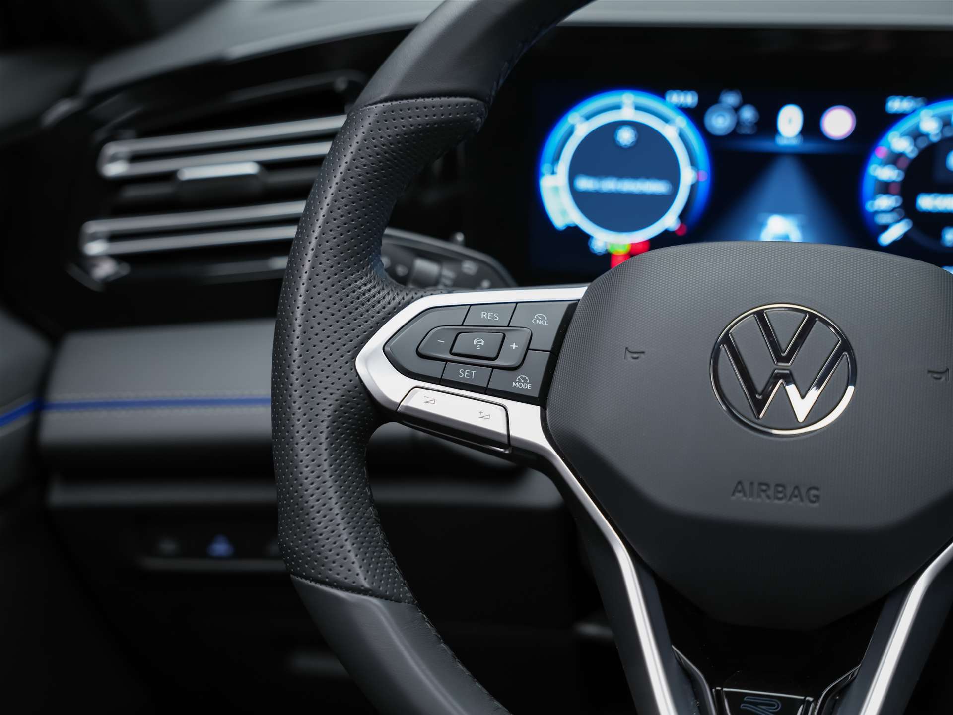 VW Tiguan 2.0 TDI SCR R-Line 4Motion DSG *Panorama*Massage*Lenkradheizung*360° Kamera*-image-28