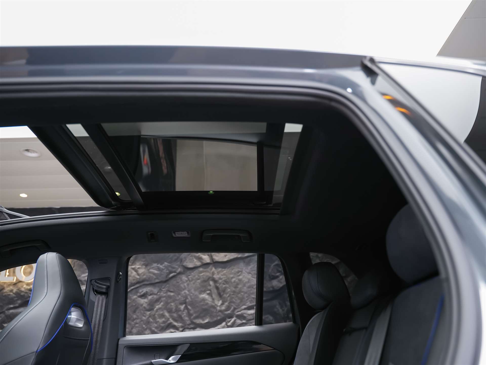 VW Tiguan 2.0 TDI SCR R-Line 4Motion DSG *Panorama*Massage*Lenkradheizung*360° Kamera*-image-13
