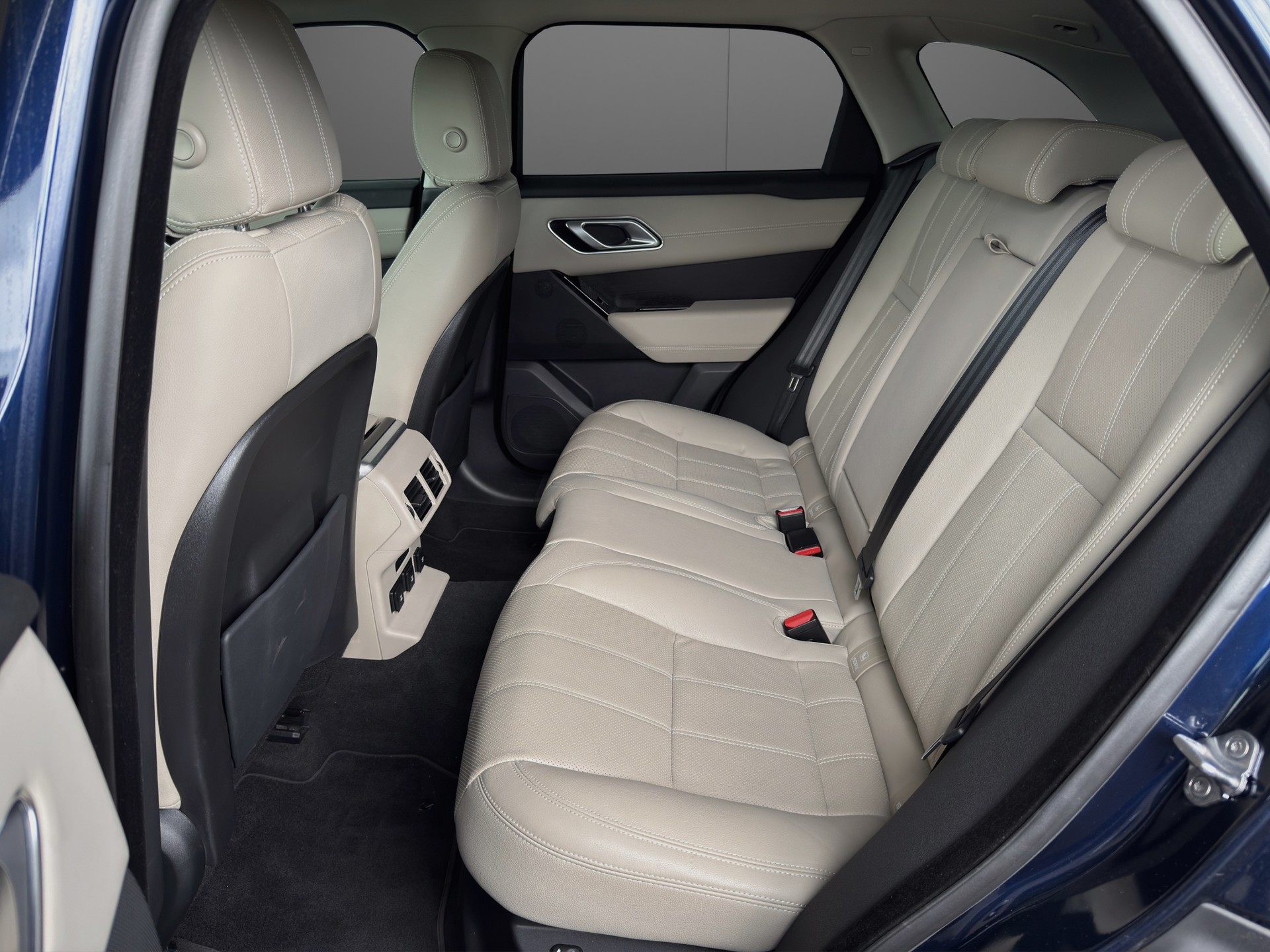 LAND ROVER Range Rover Velar D 300 I6 MHEV S Automatic-image-7