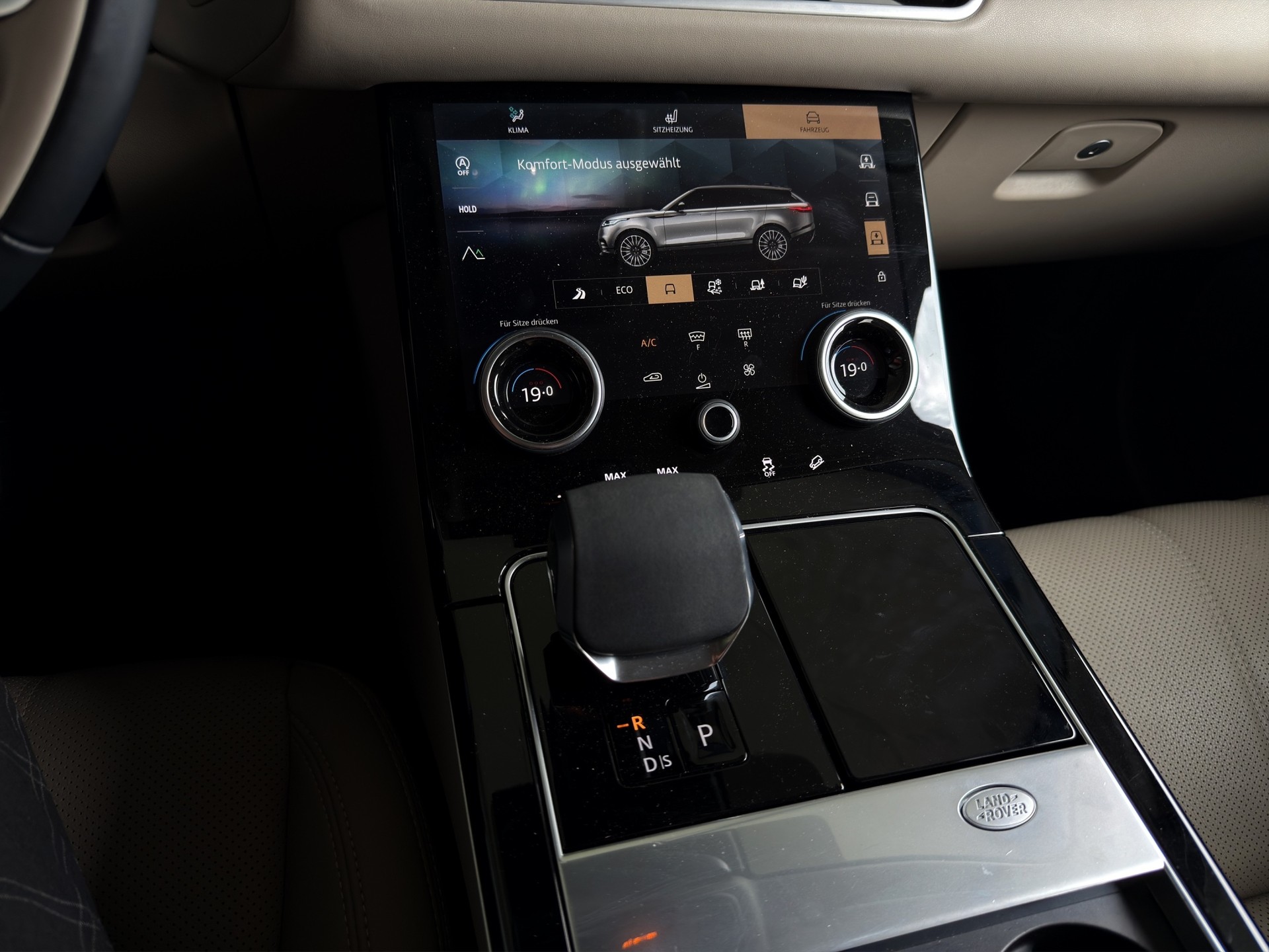 LAND ROVER Range Rover Velar D 300 I6 MHEV S Automatic-image-14