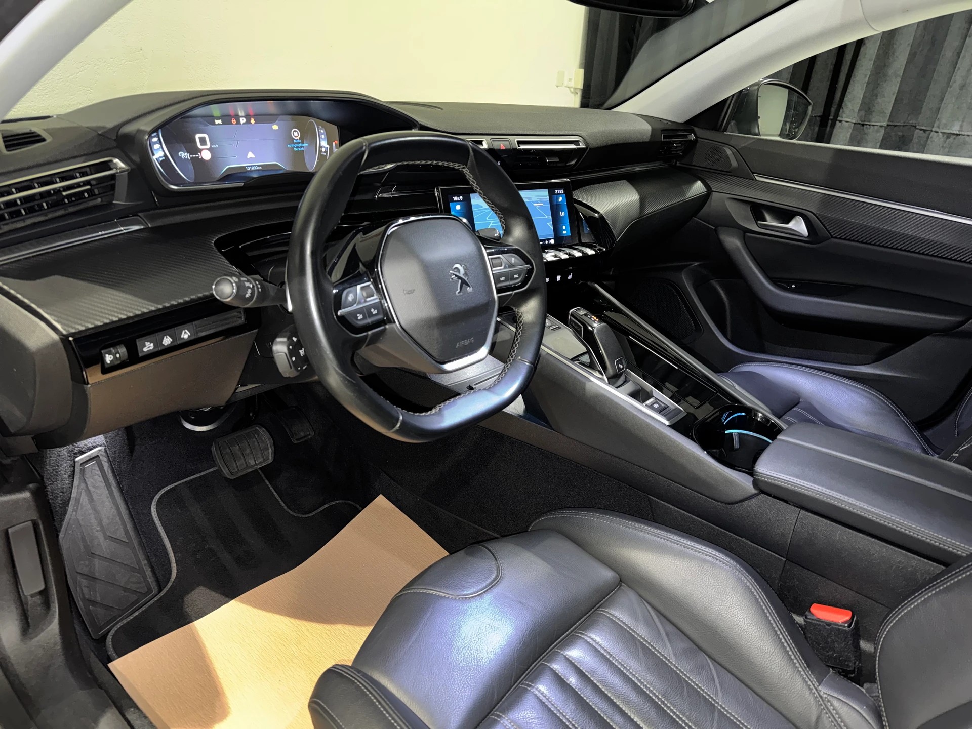 PEUGEOT 508 2.0 Blue HDI Allure EAT8-image-10