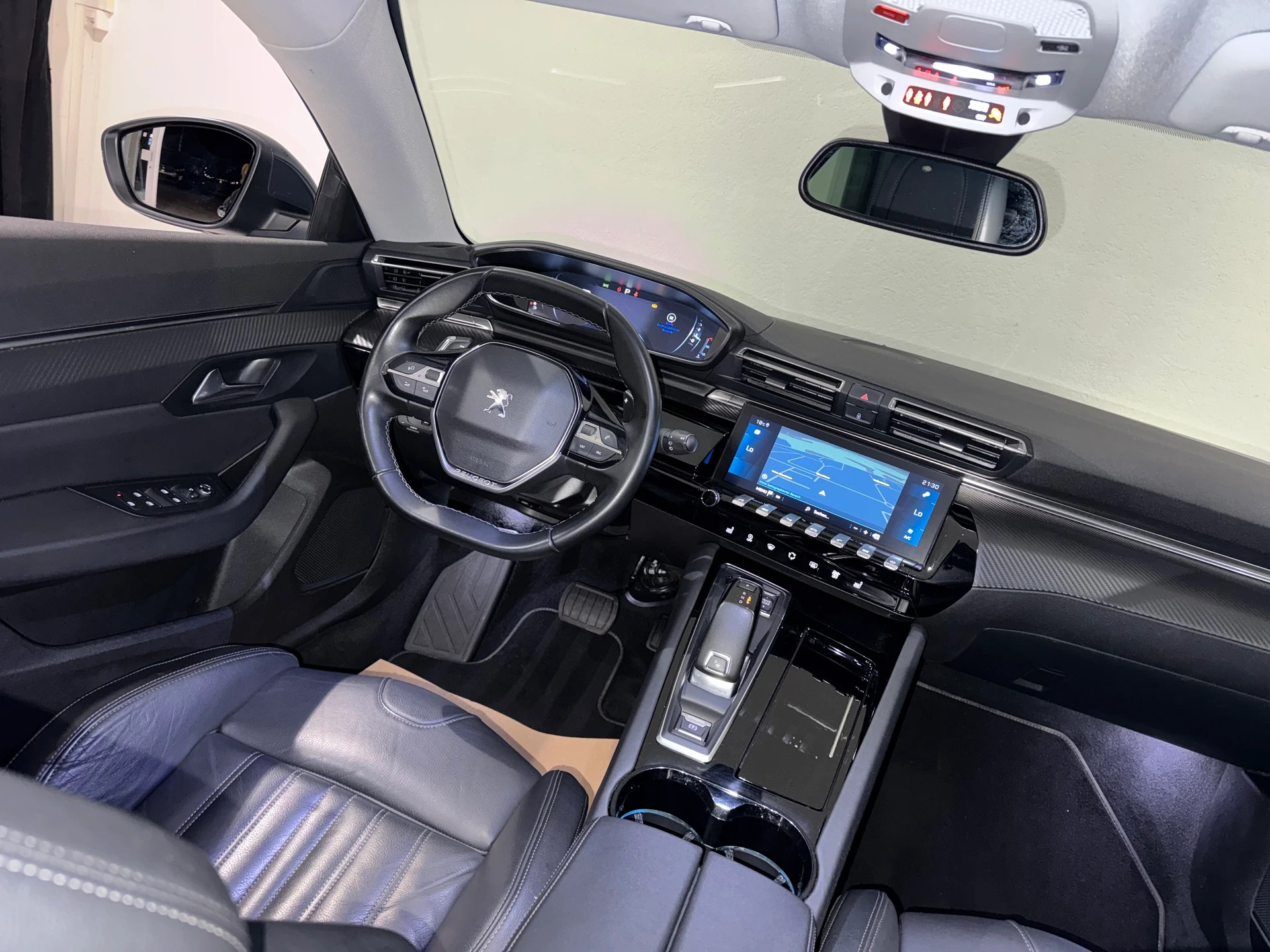 PEUGEOT 508 2.0 Blue HDI Allure EAT8-image-14