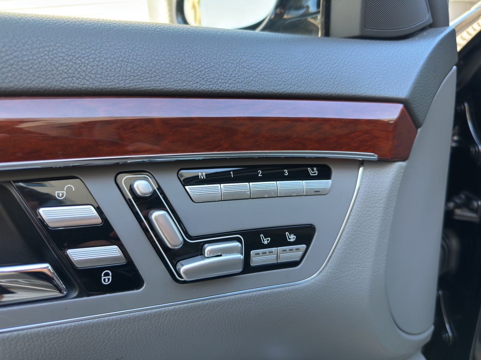 MERCEDES-BENZ S 63 AMG 7G-Tronic-image-17