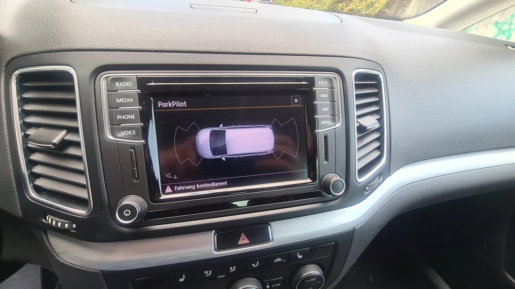 VW Sharan 2.0 TDI BMT Comfortline 4Motion DSG ** Distanzregelung ** ACC ** Xenon ** Navigation** Sitzheizung **-image-9