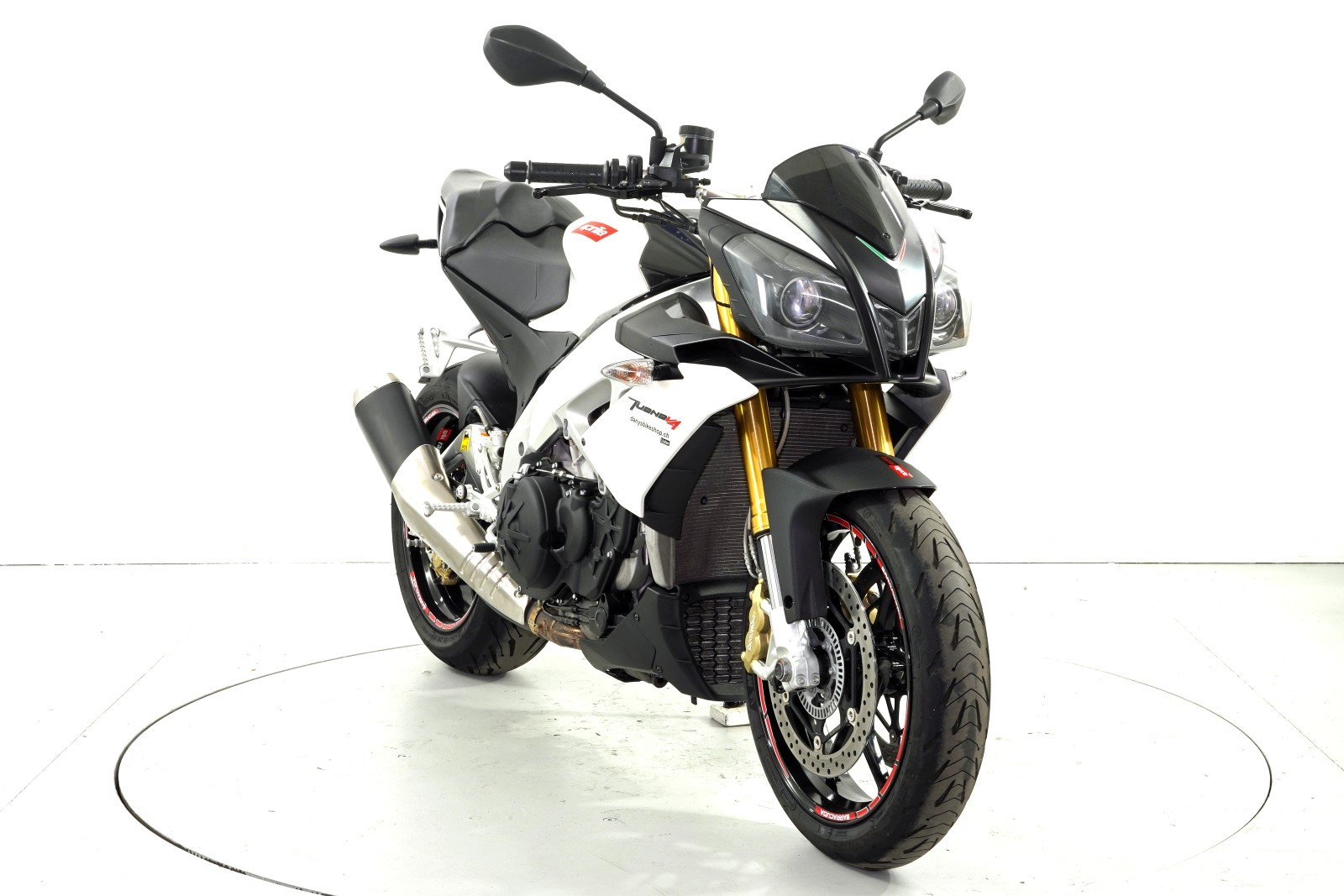APRILIA Tuono V4 ABS-showroom-element-1