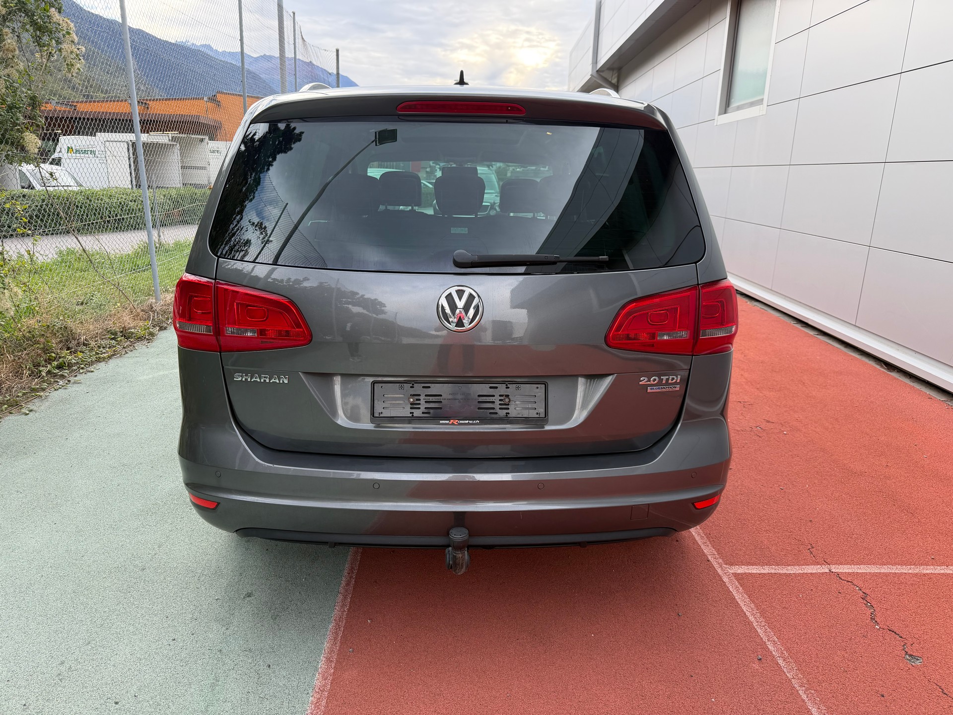 VW Sharan 2.0 TDI BlueMotion Technology Highline DSG-image-5