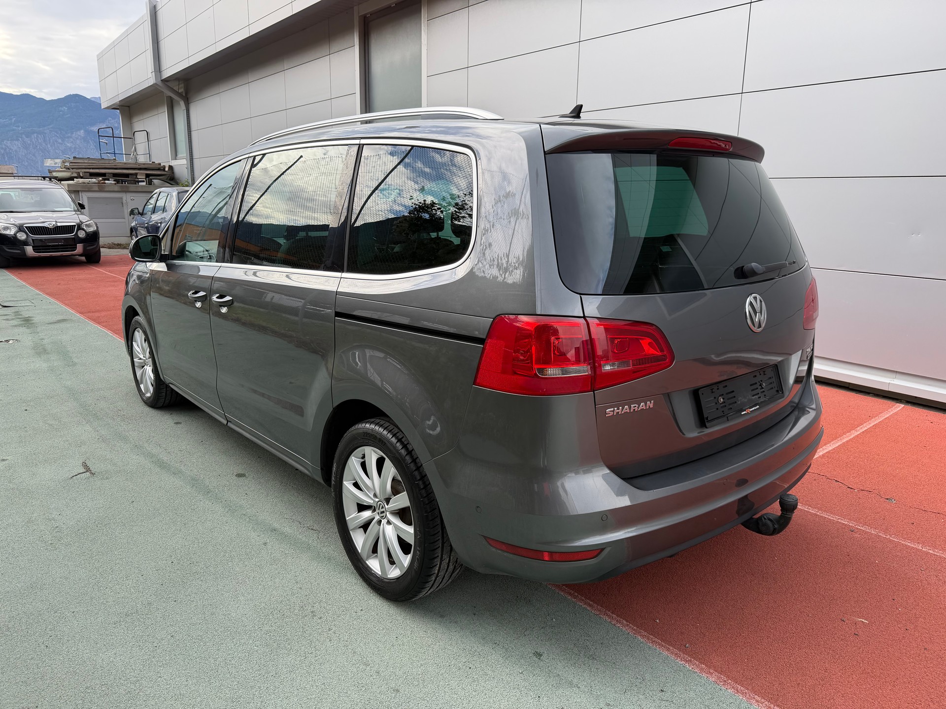 VW Sharan 2.0 TDI BlueMotion Technology Highline DSG-image-4