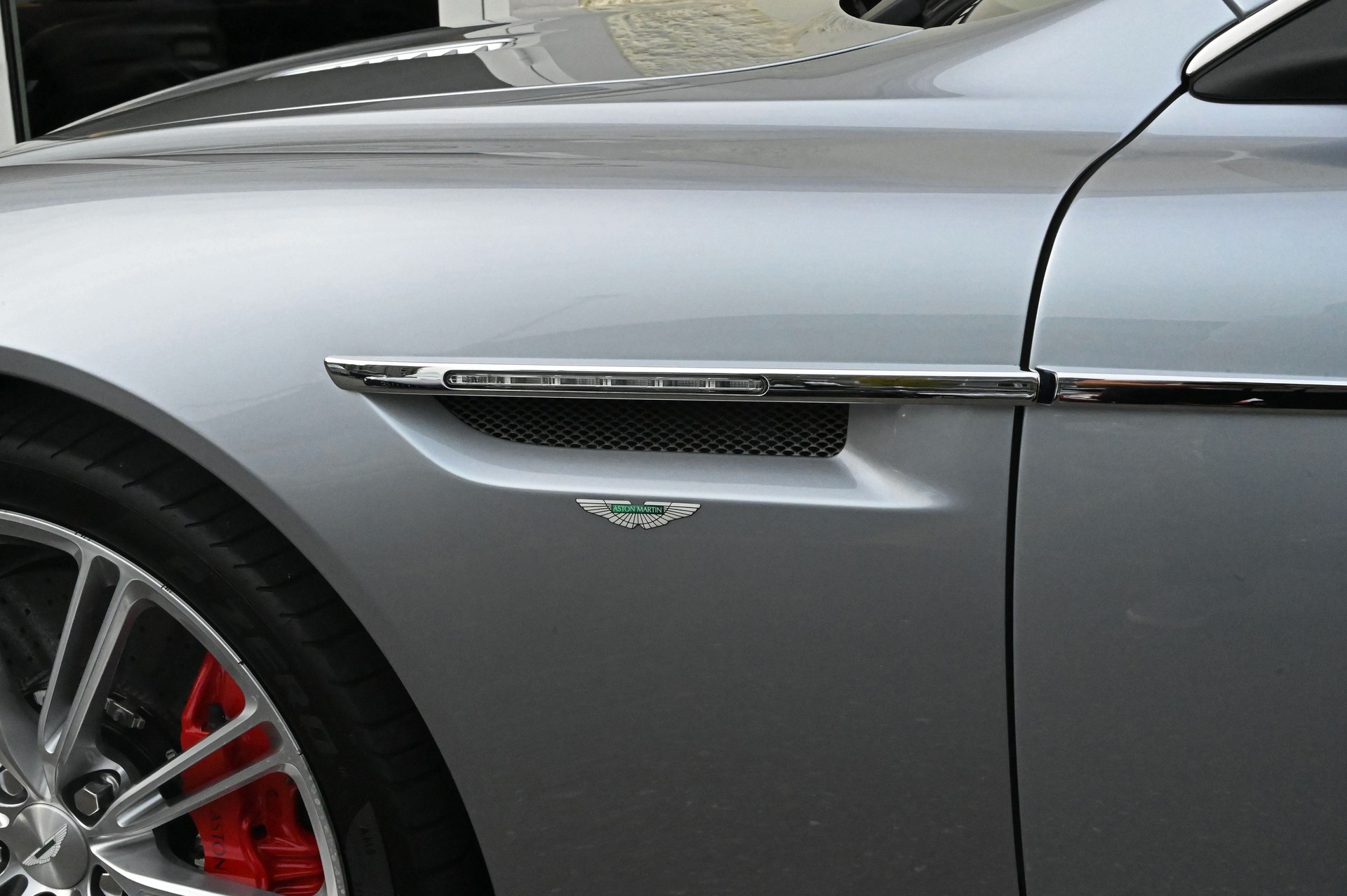 ASTON MARTIN DB9 Volante Touchtronic 2-image-9