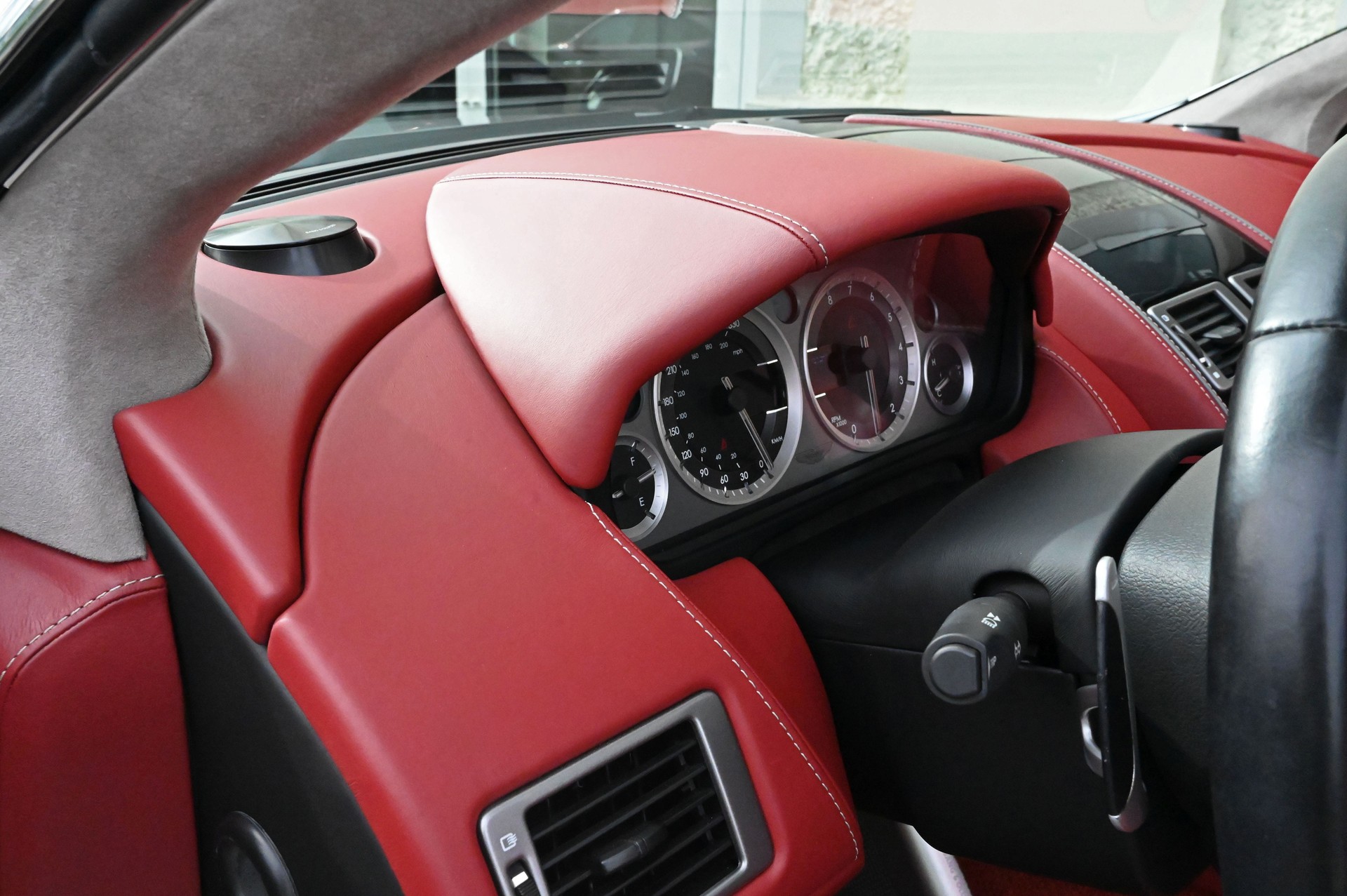 ASTON MARTIN DB9 Volante Touchtronic 2-image-19
