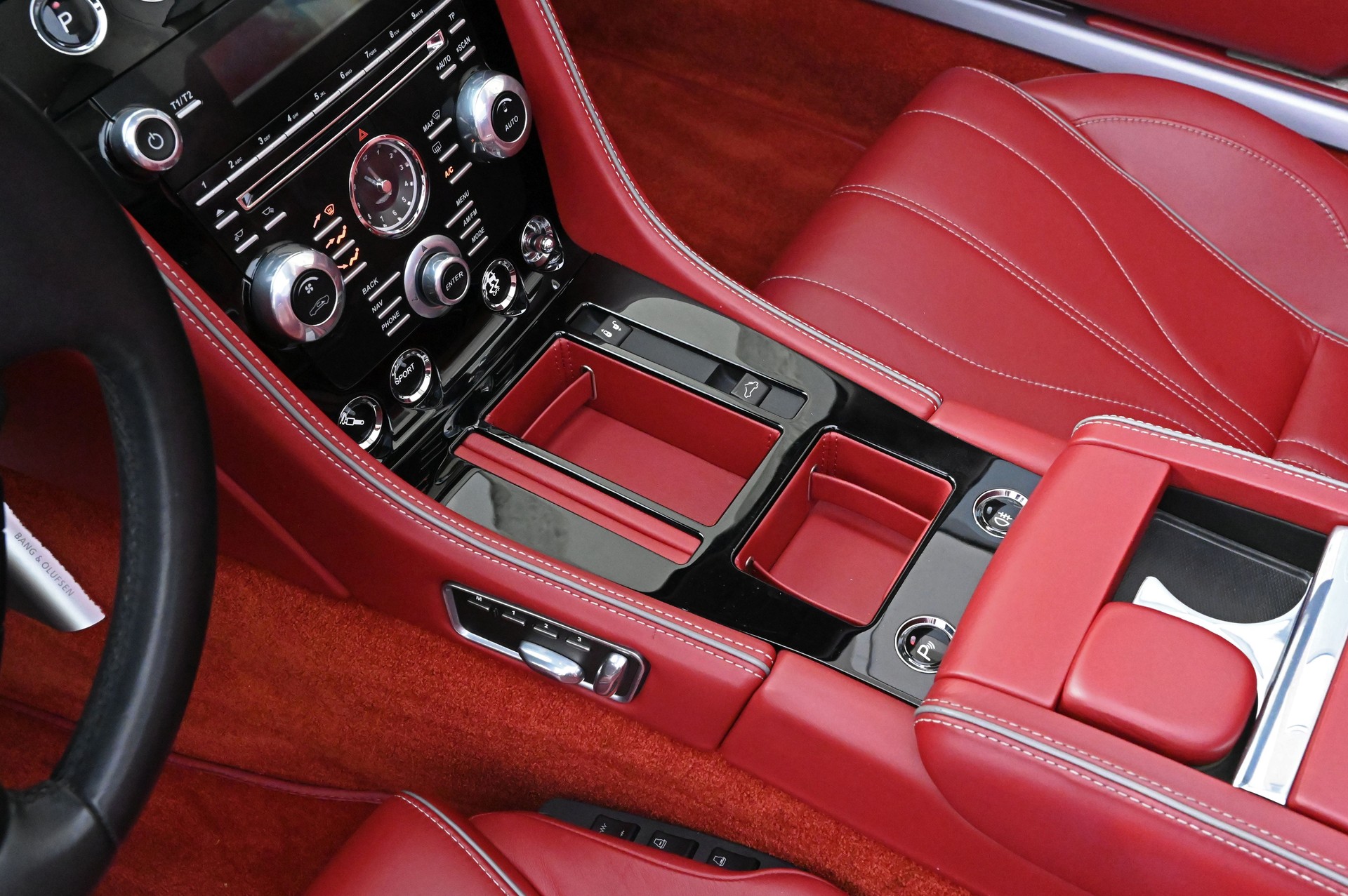 ASTON MARTIN DB9 Volante Touchtronic 2-image-29