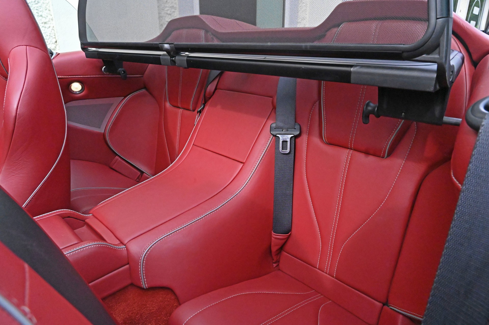 ASTON MARTIN DB9 Volante Touchtronic 2-image-27