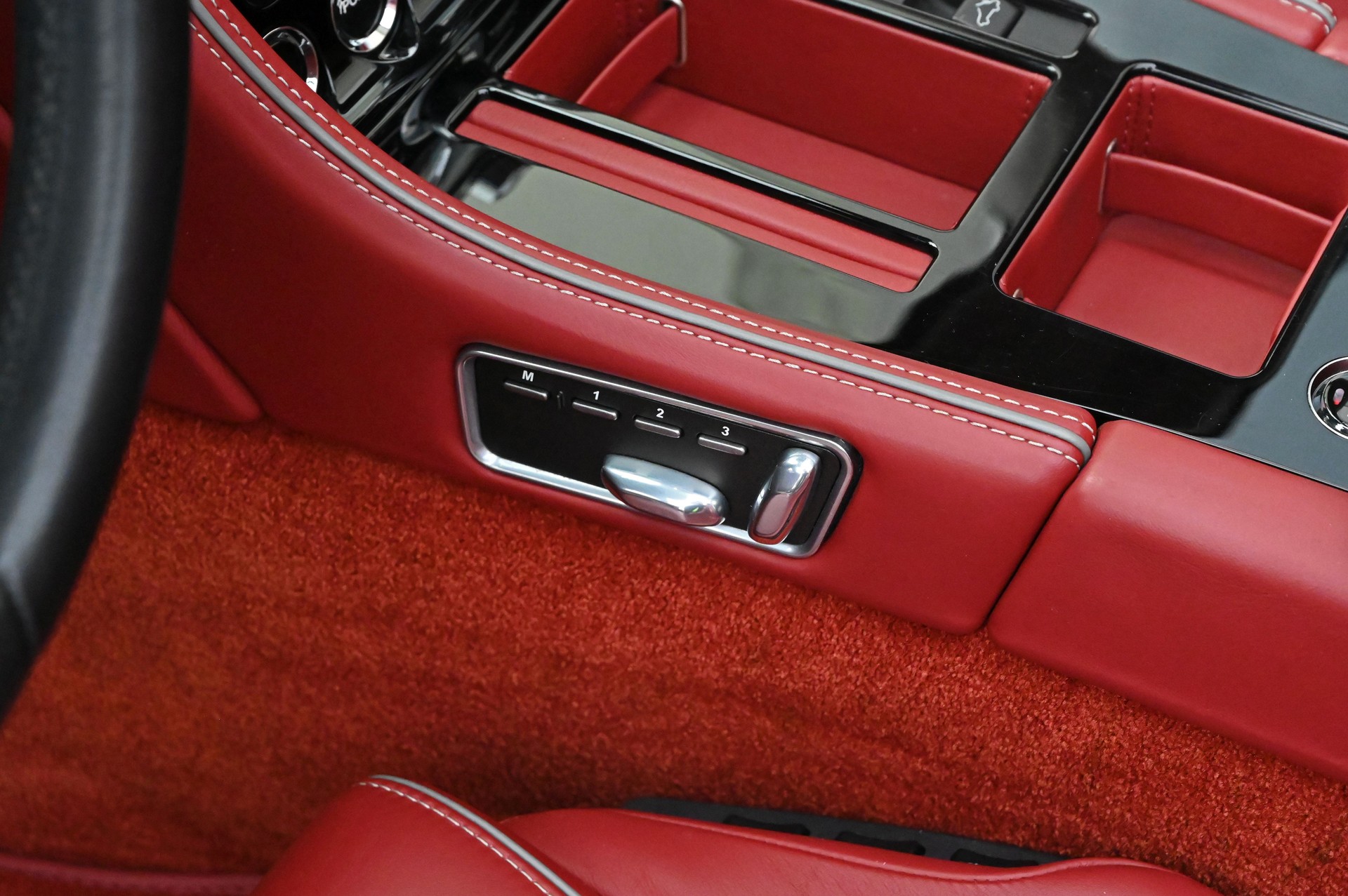 ASTON MARTIN DB9 Volante Touchtronic 2-image-28