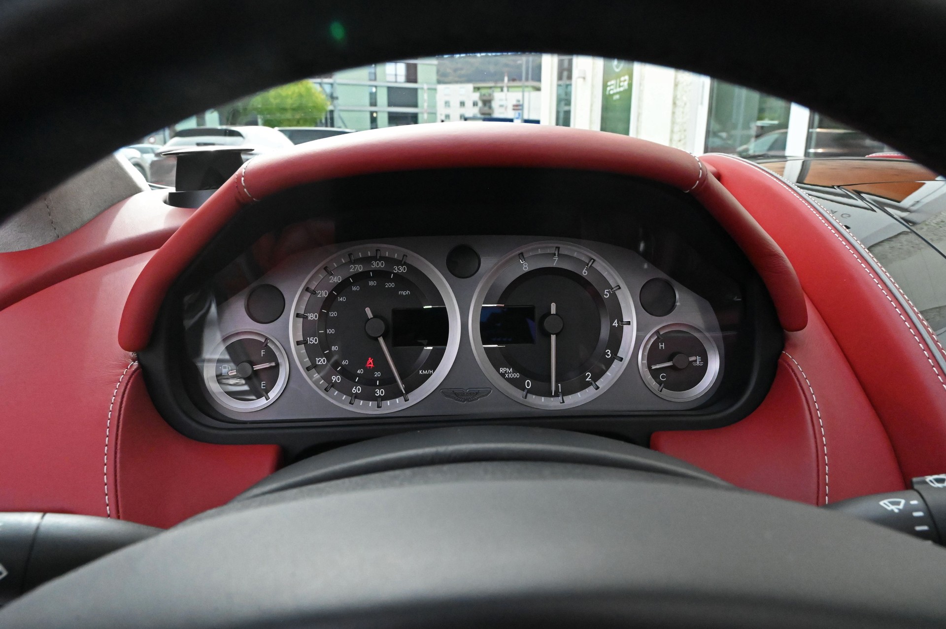 ASTON MARTIN DB9 Volante Touchtronic 2-image-21