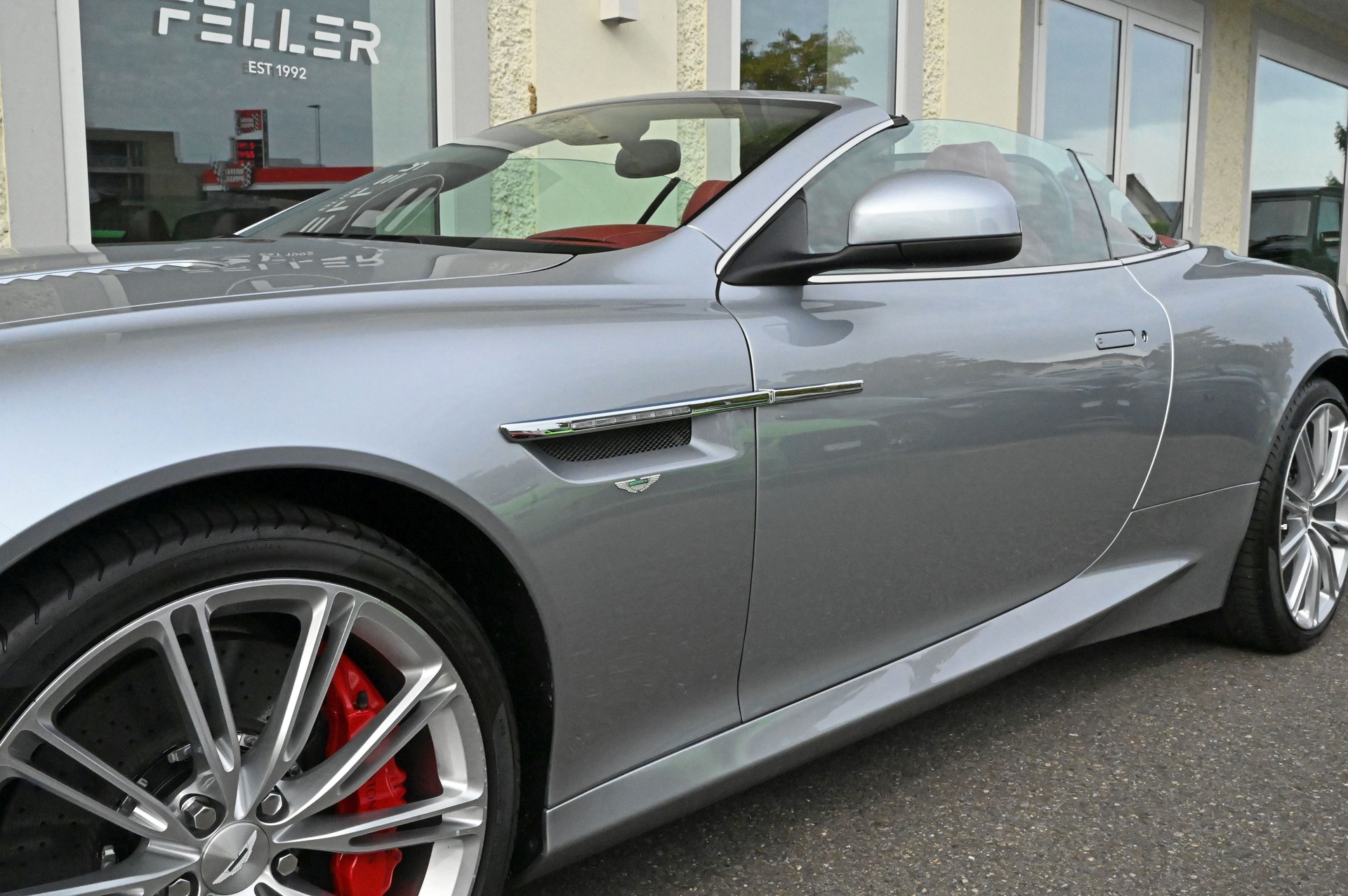 ASTON MARTIN DB9 Volante Touchtronic 2-image-8